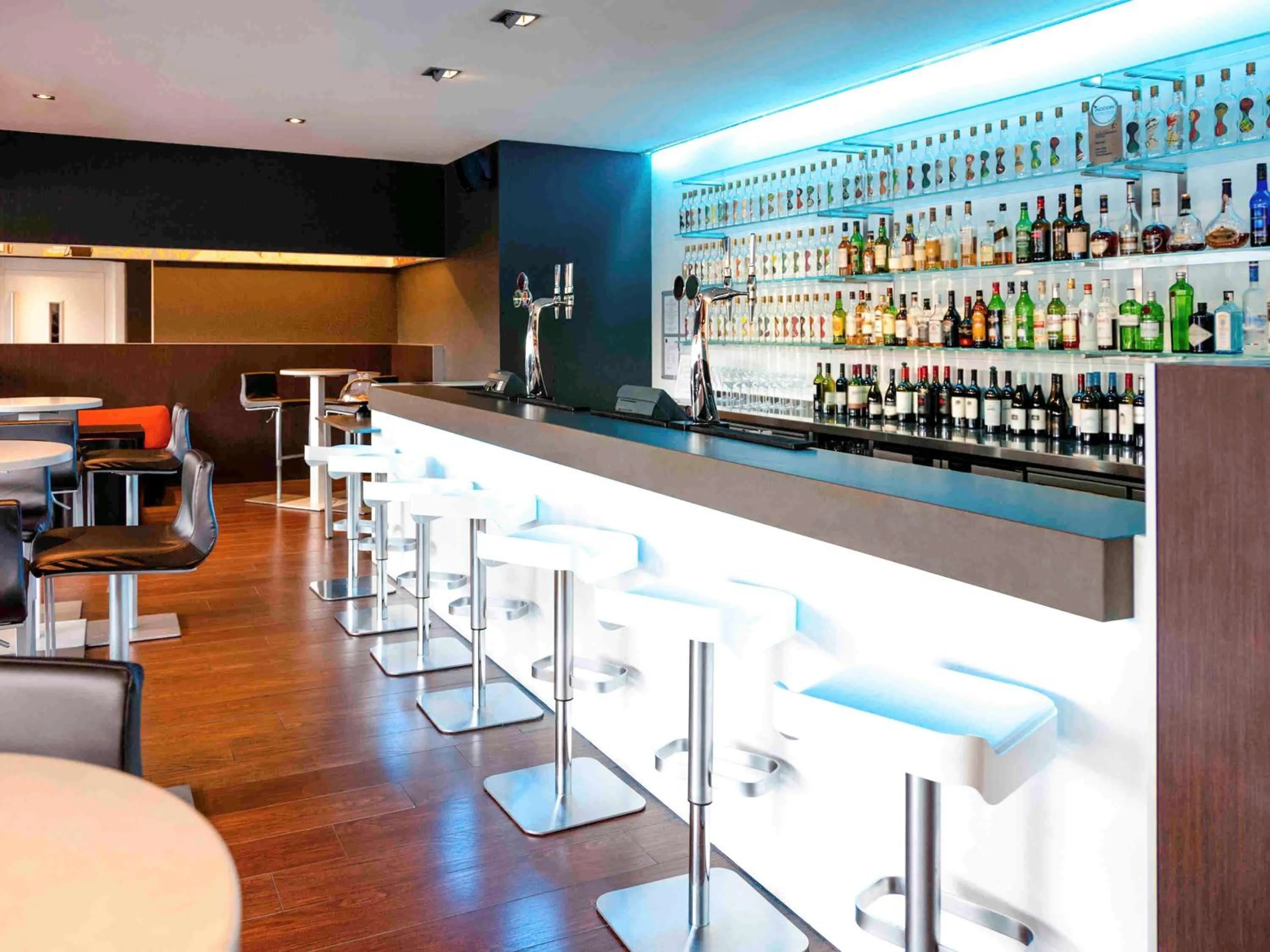 Lounge or bar in Novotel London Paddington