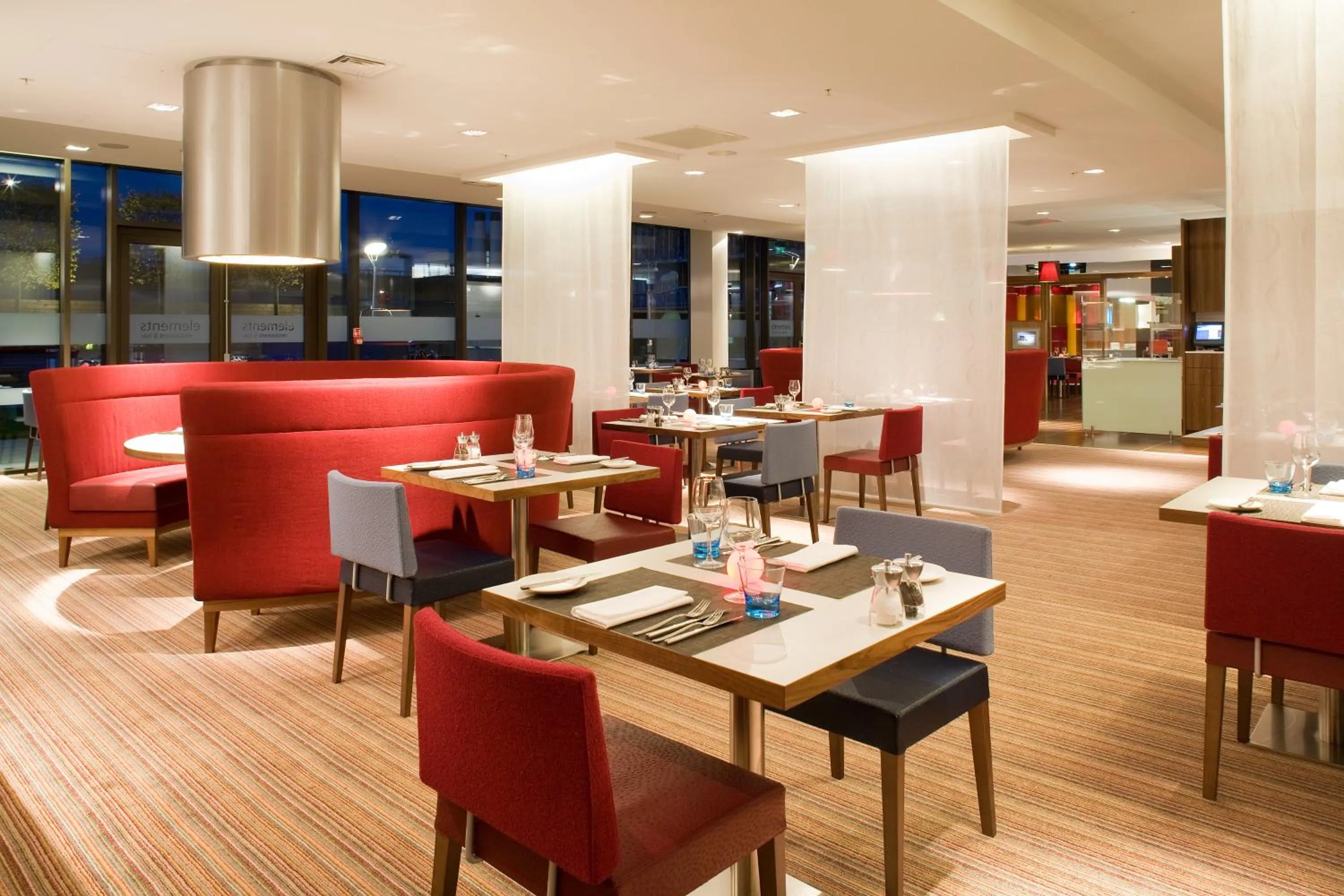 Restaurant/places to eat in Novotel London Paddington