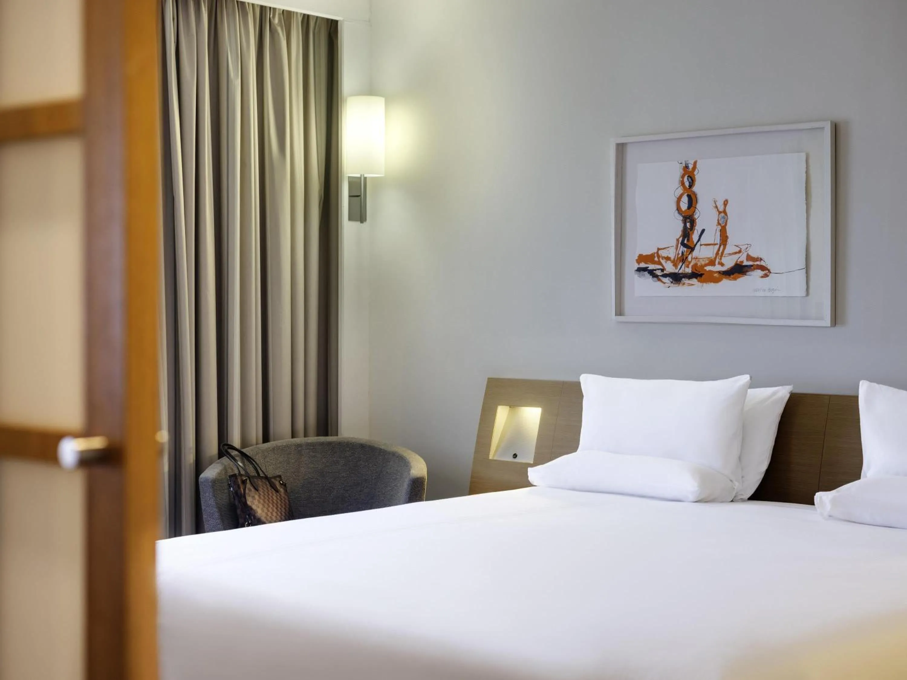 Bedroom, Bed in Novotel London Paddington