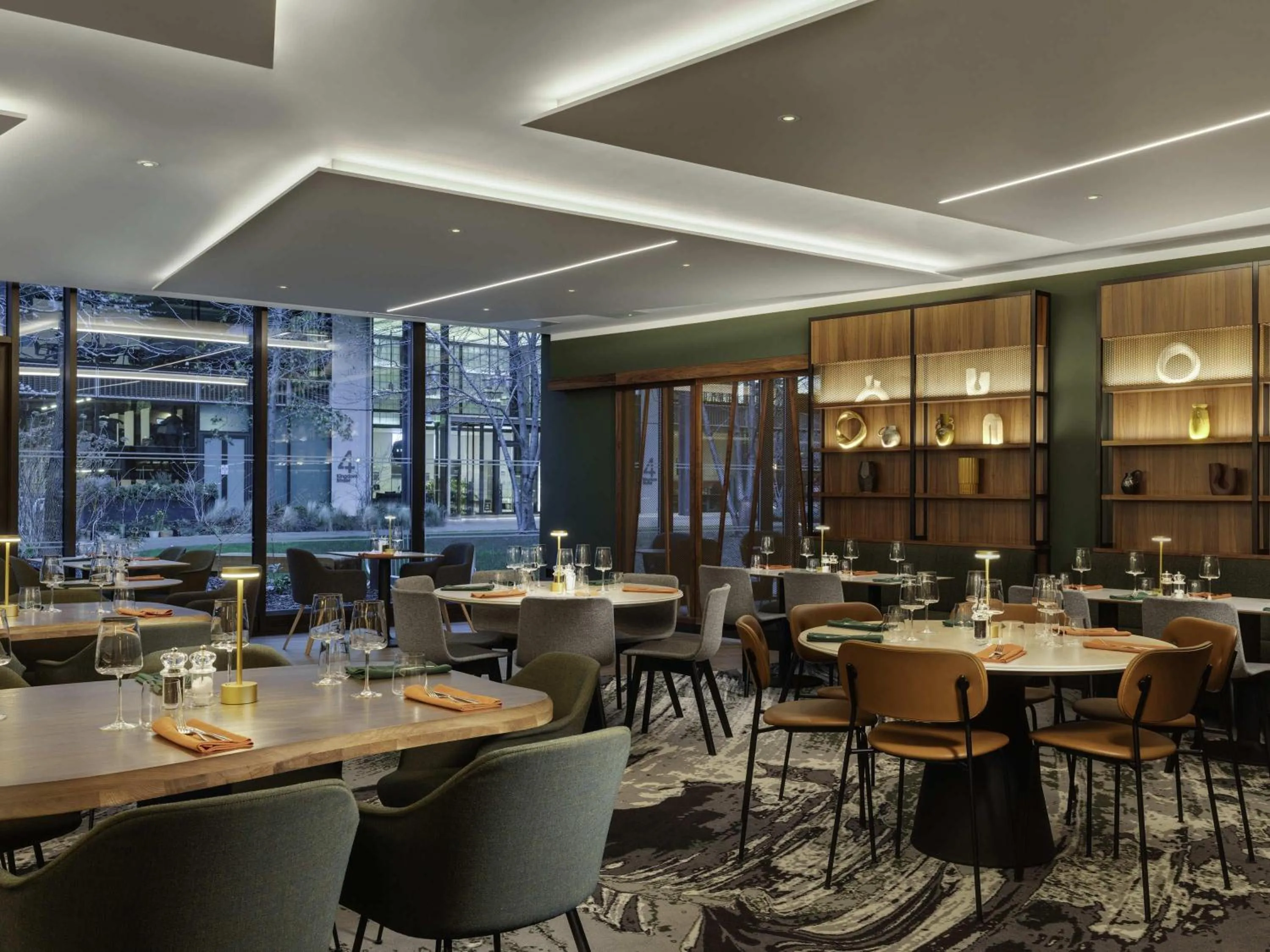 Restaurant/places to eat in Novotel London Paddington