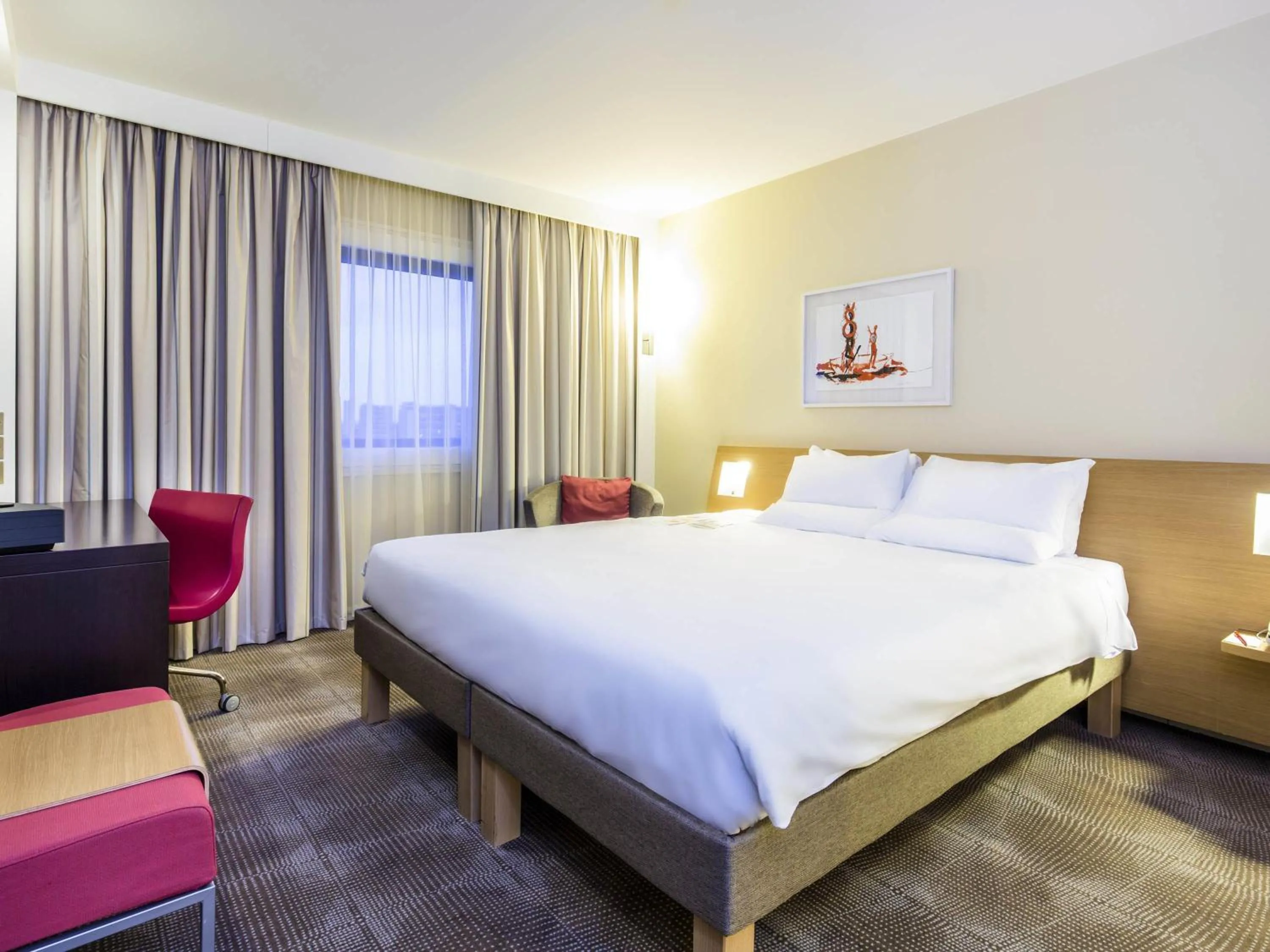 Bedroom, Bed in Novotel London Paddington