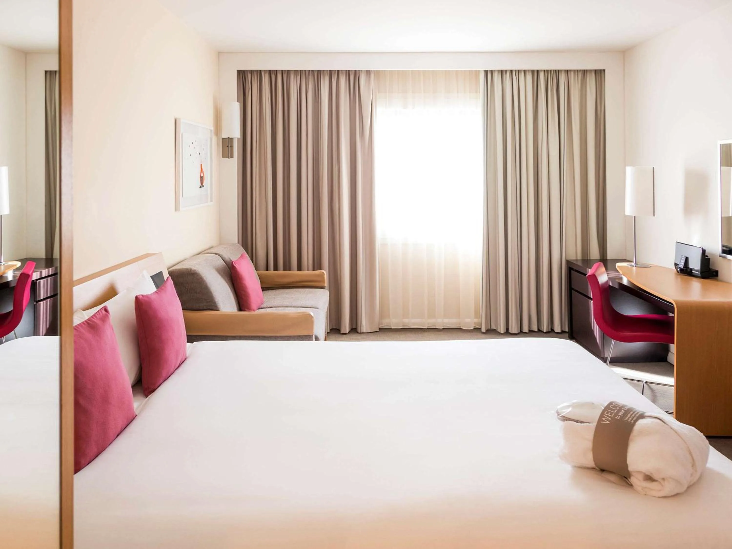 Photo of the whole room, Bed in Novotel London Paddington