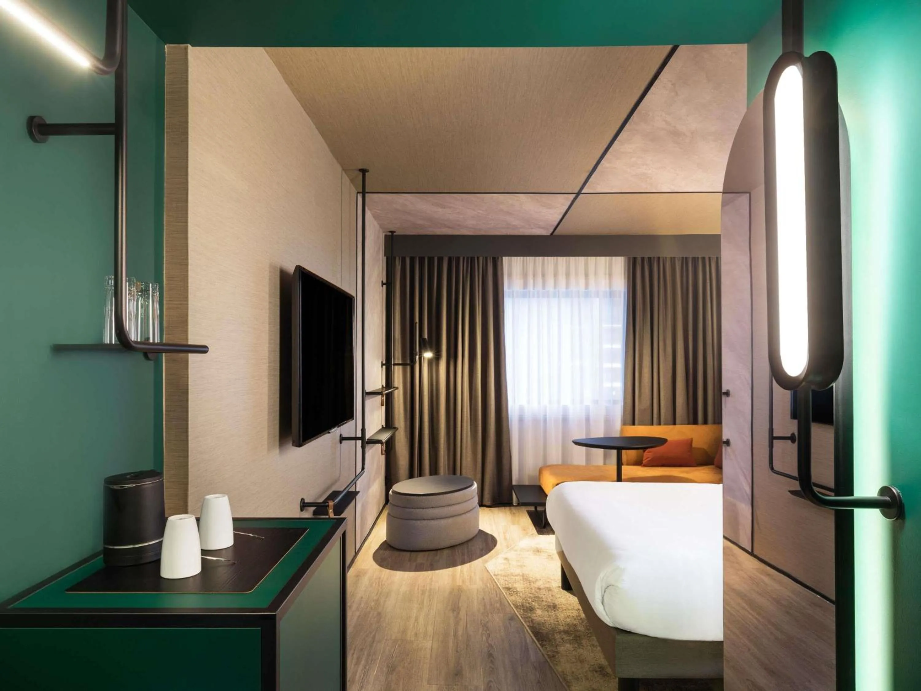 Bedroom, Bed in Novotel London Paddington