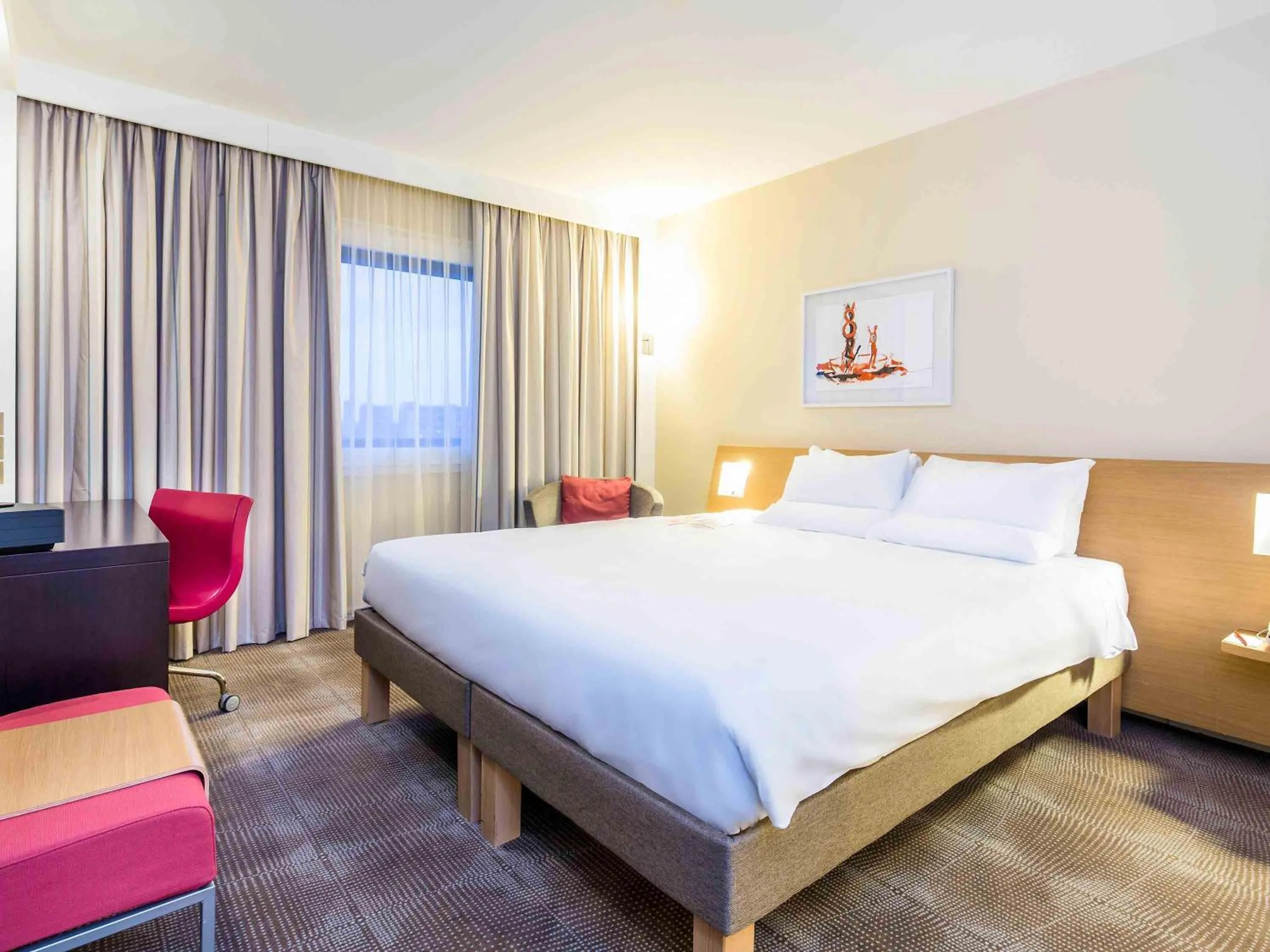 Bedroom, Bed in Novotel London Paddington