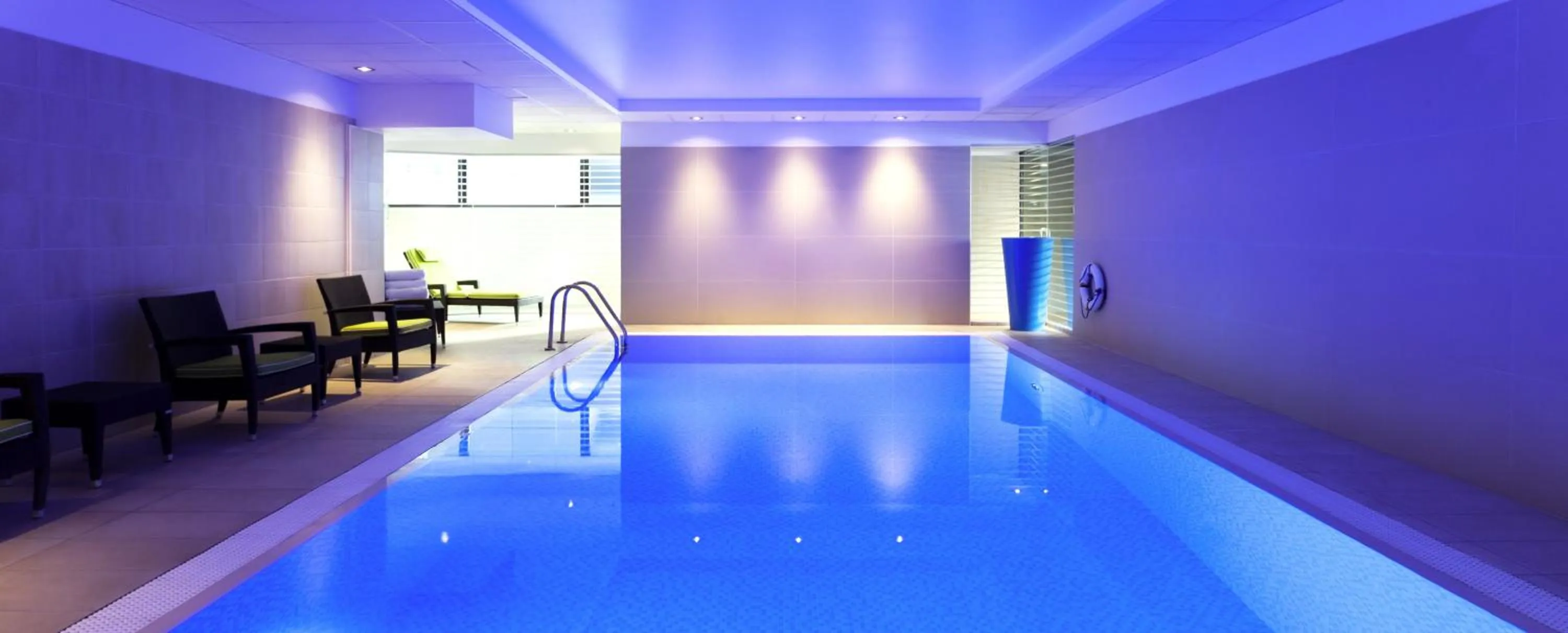 Swimming pool in Novotel London Paddington