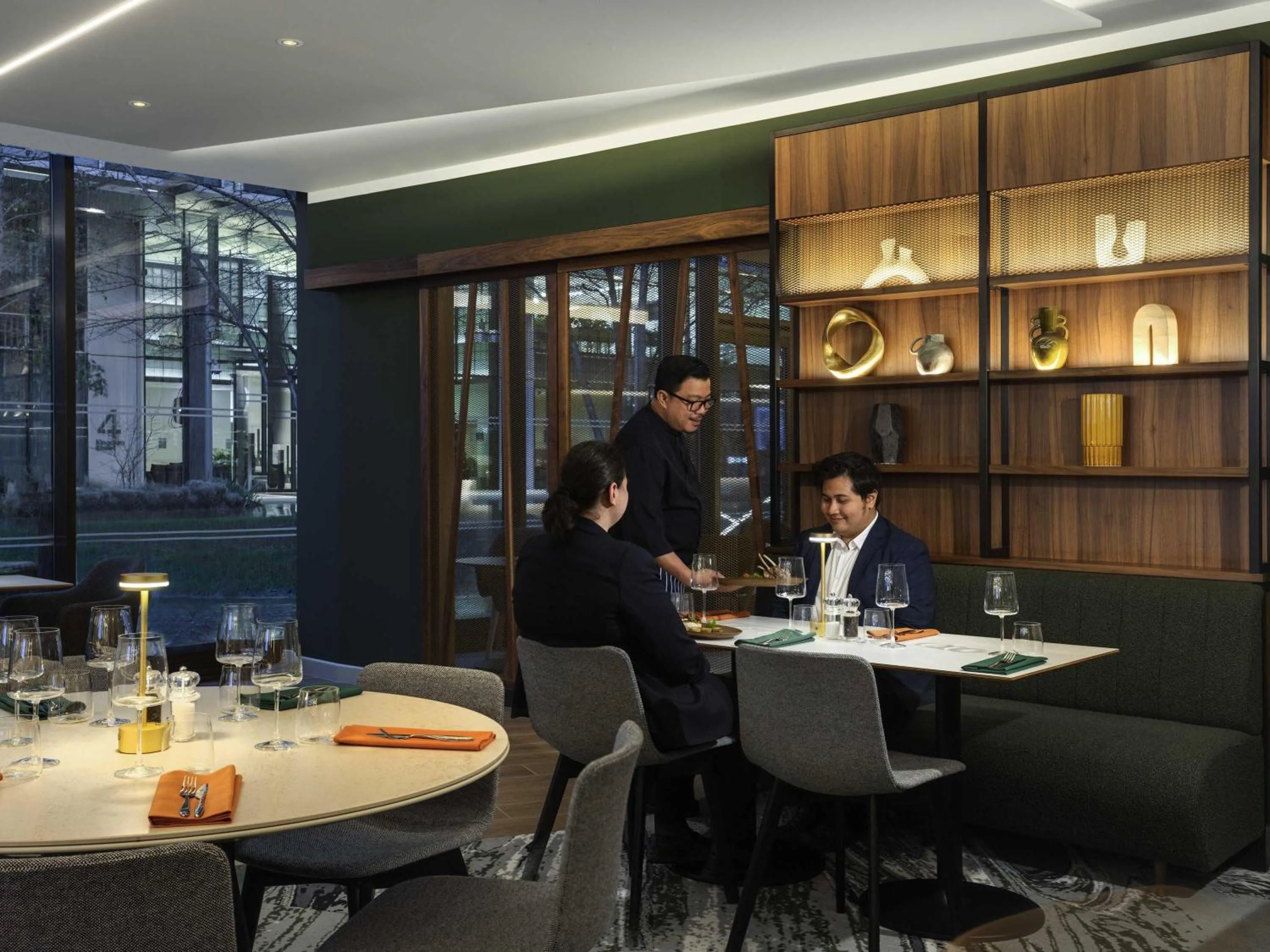 Restaurant/places to eat in Novotel London Paddington