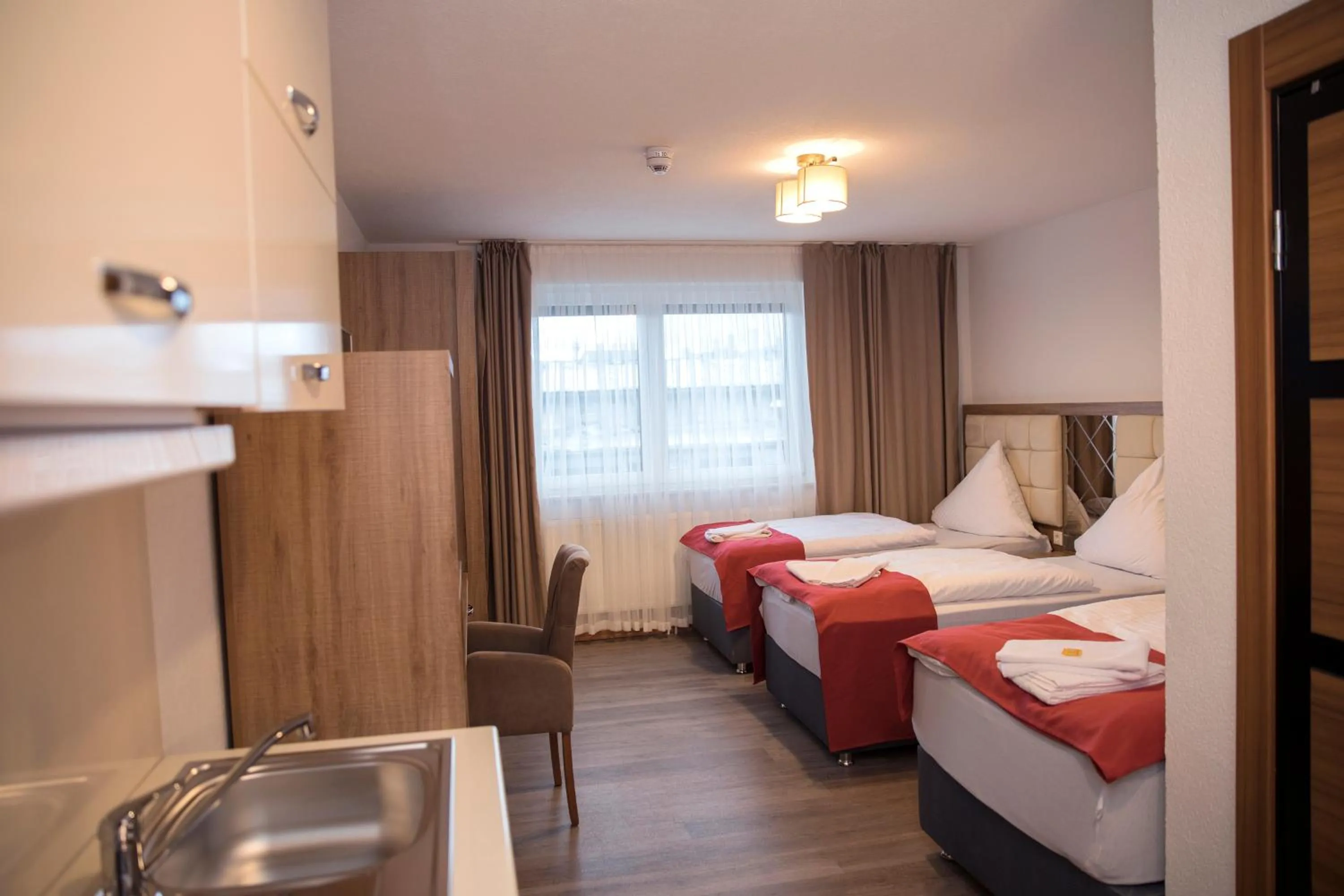 Photo of the whole room, Bed in Hotel Hausen Obertshausen Frankfurt