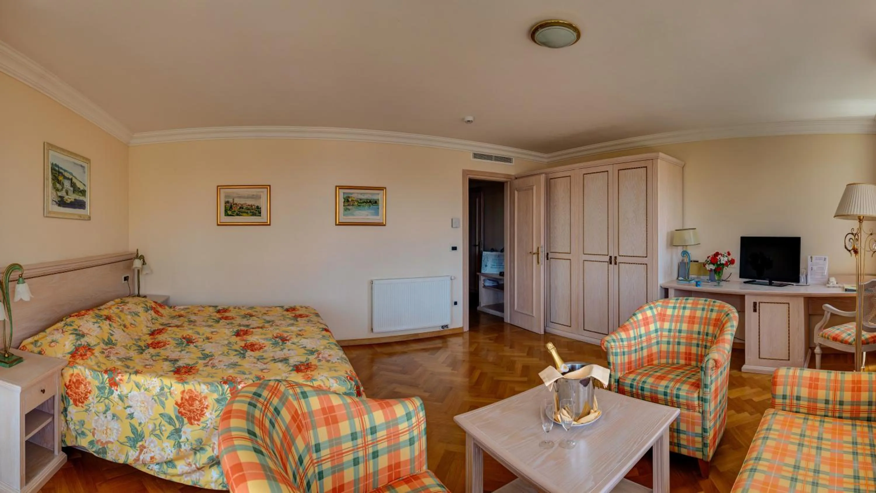 Bed in Hotel Miramar