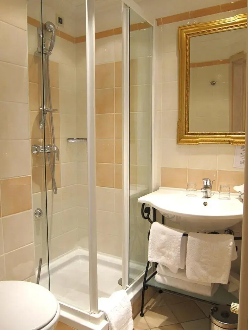 Standard Double Room - Ground Floor in Hotel Miramar Standard Double Room - Ground Floor in Hotel Miramar