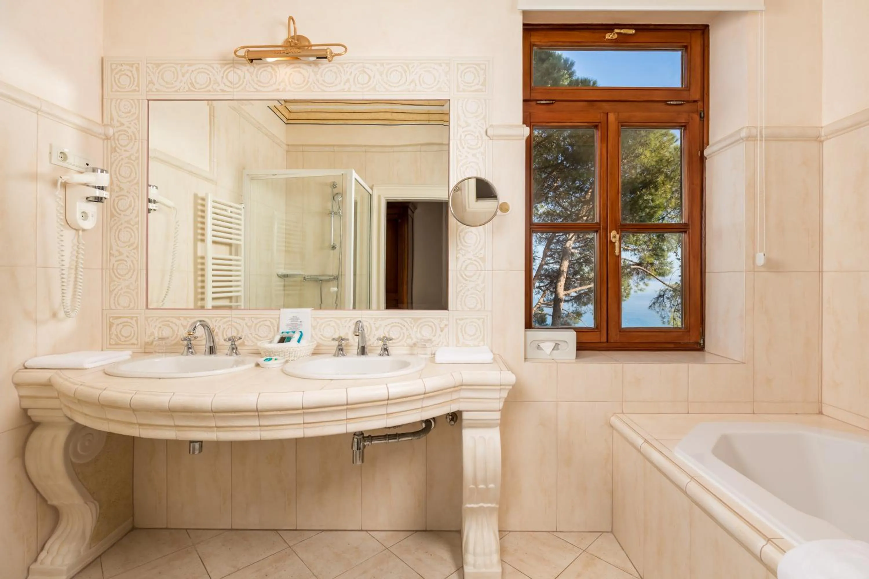 Bathroom in Hotel Miramar