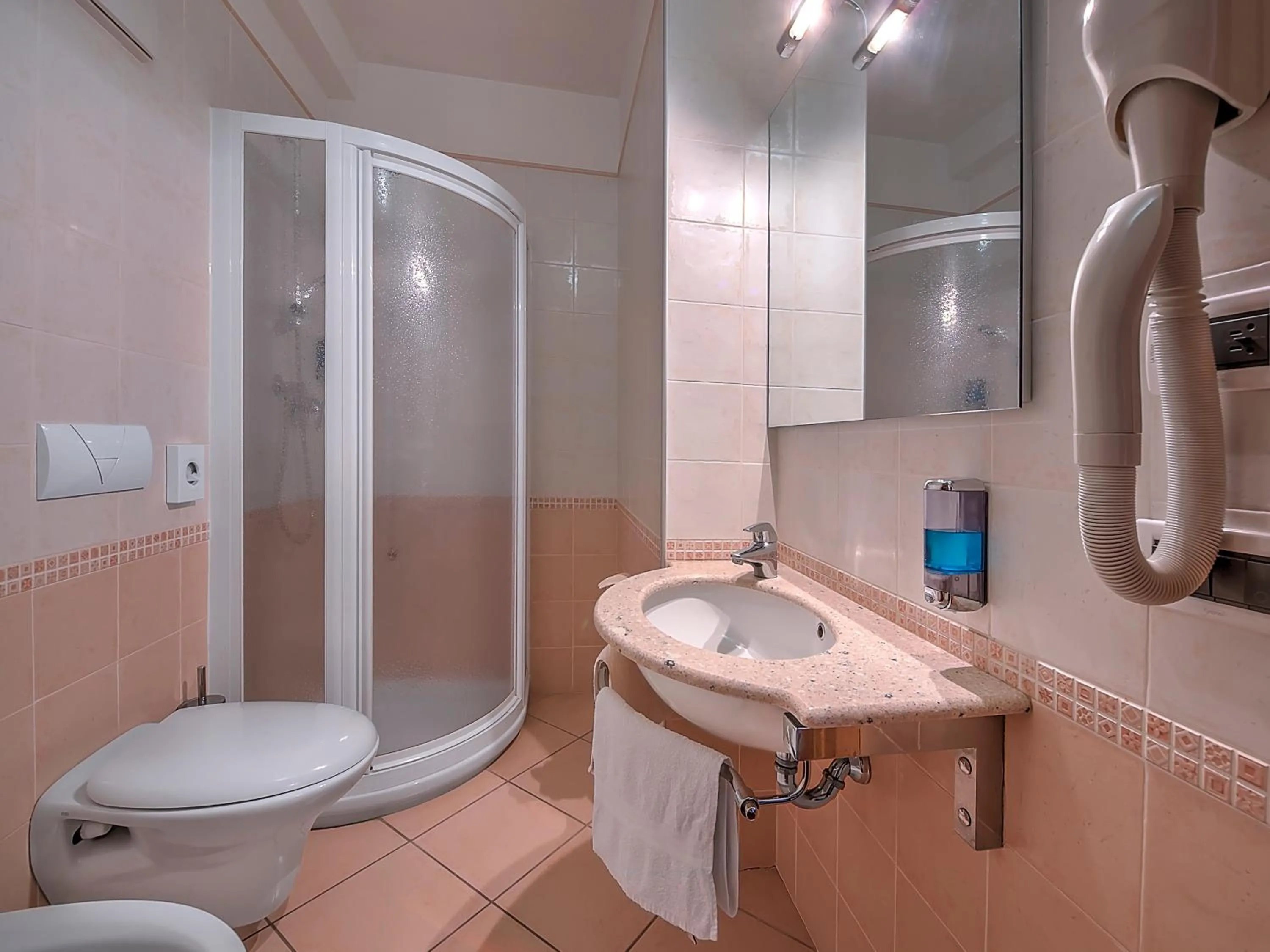 Shower in Hotel Garni La Vigna - Adult Friendly