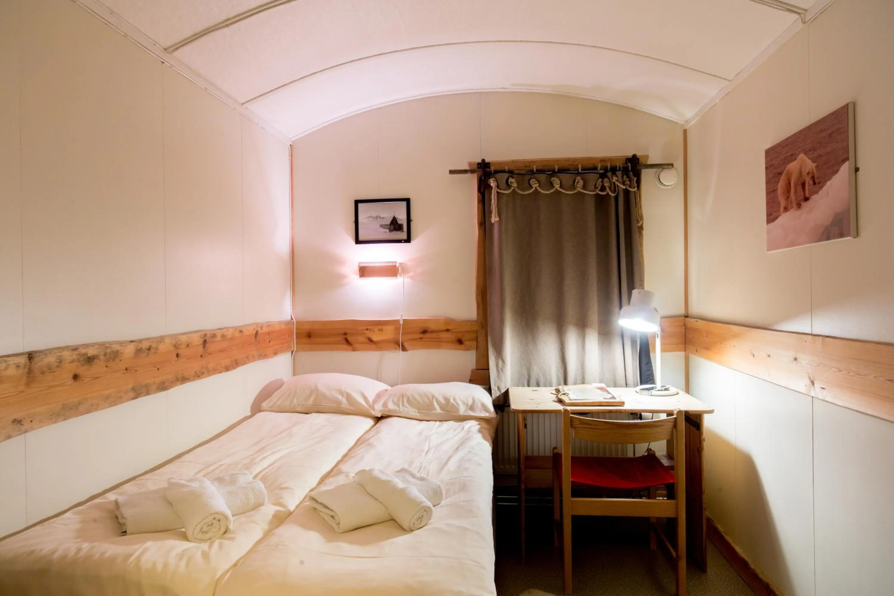 Photo of the whole room, Bed in Mary-Ann's Polarrigg