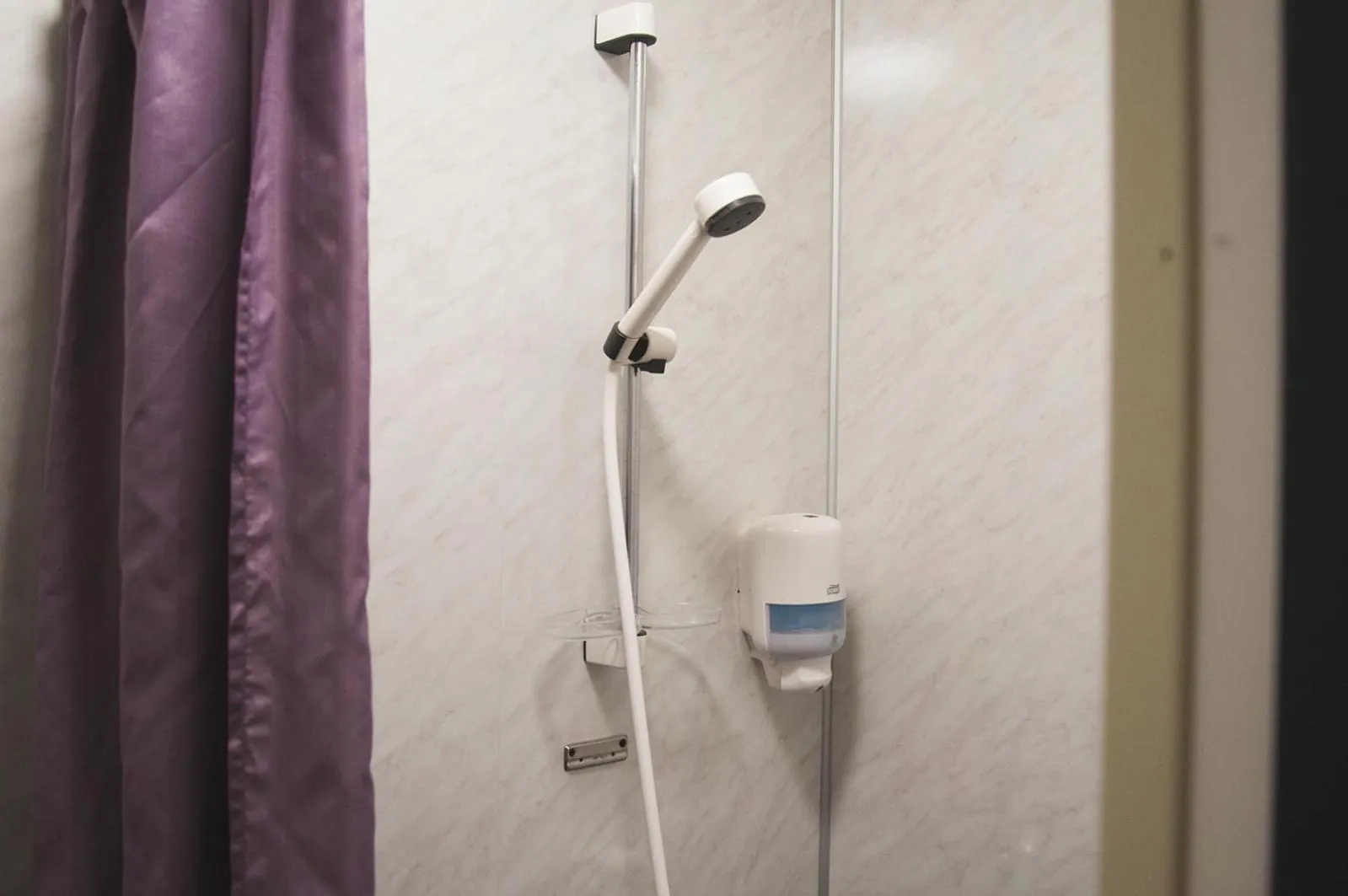 Shower in Mary-Ann's Polarrigg