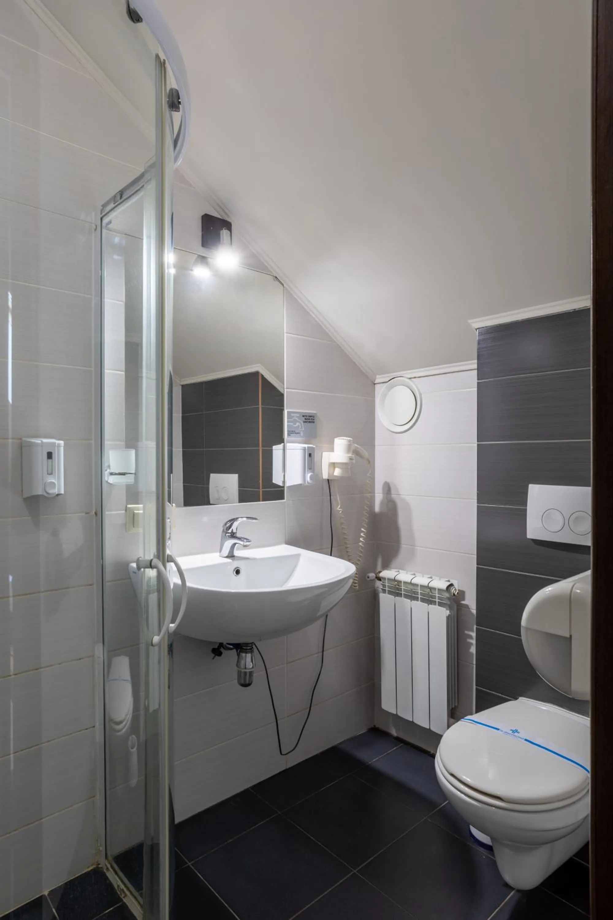 Shower in DREAM Hostel Kyiv