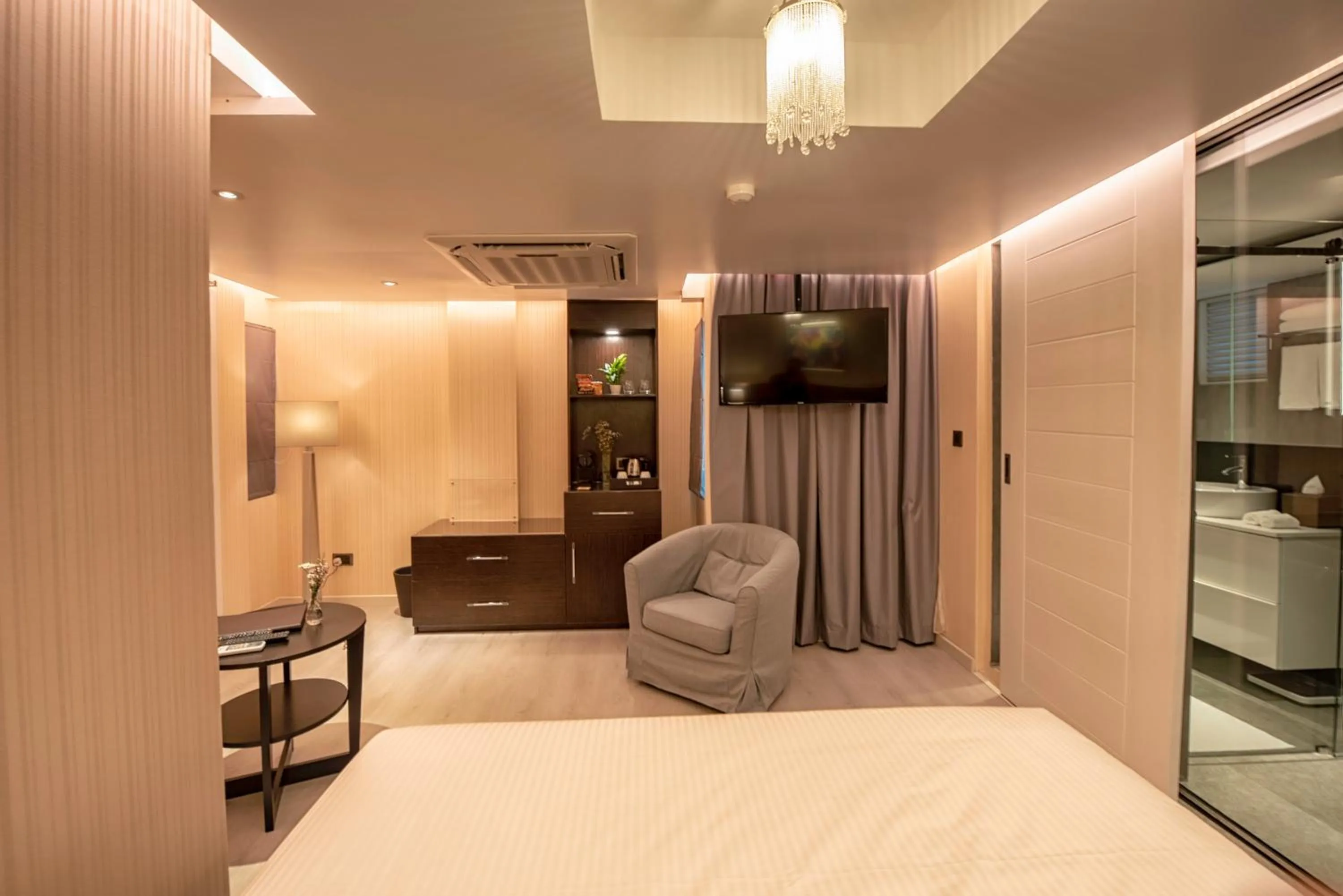 Photo of the whole room, Bed in Amina Residency