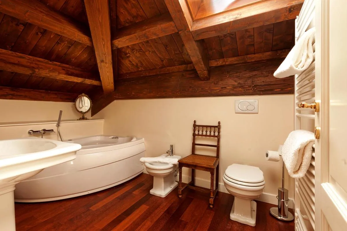 Hot Tub in Duchessa Margherita Chateaux & Hotels