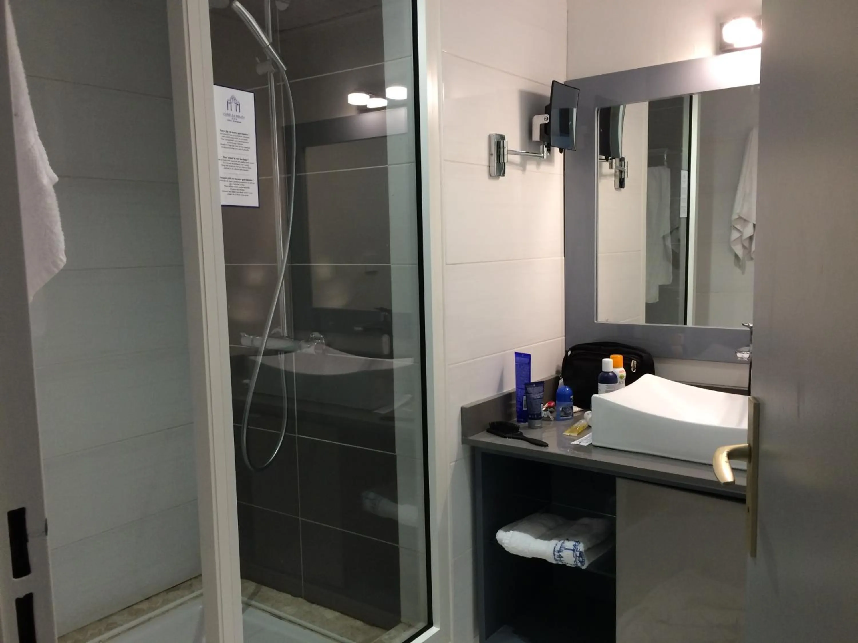 Shower in Canella Beach Hotel