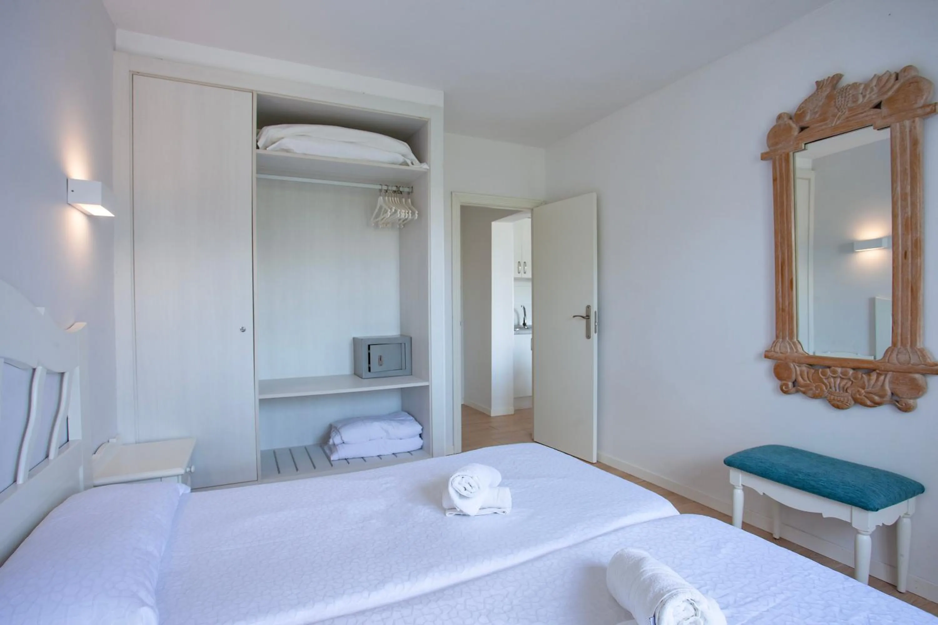 Bedroom, Bed in BJ Apartamentos Europa