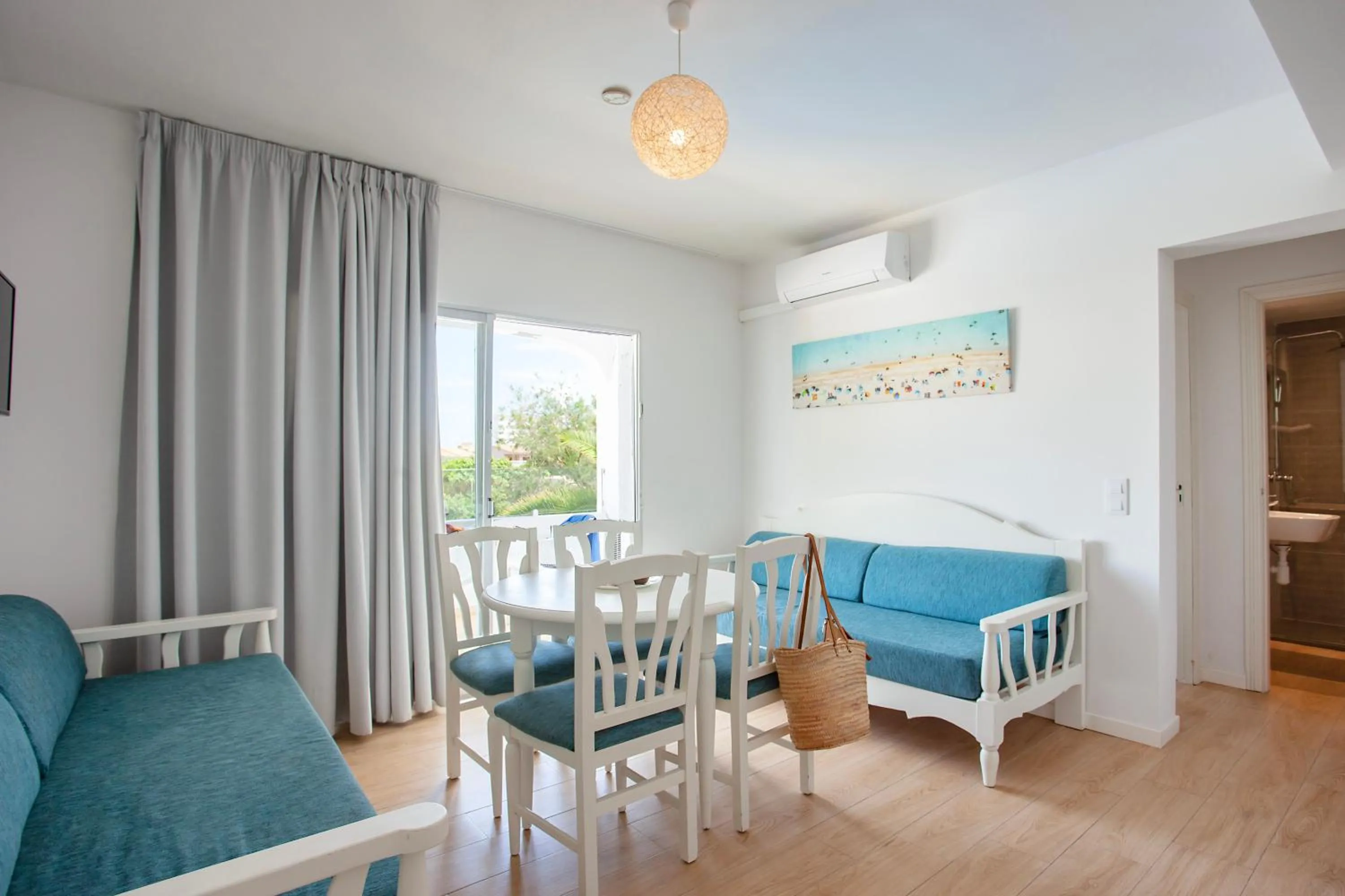 Living room in BJ Apartamentos Europa