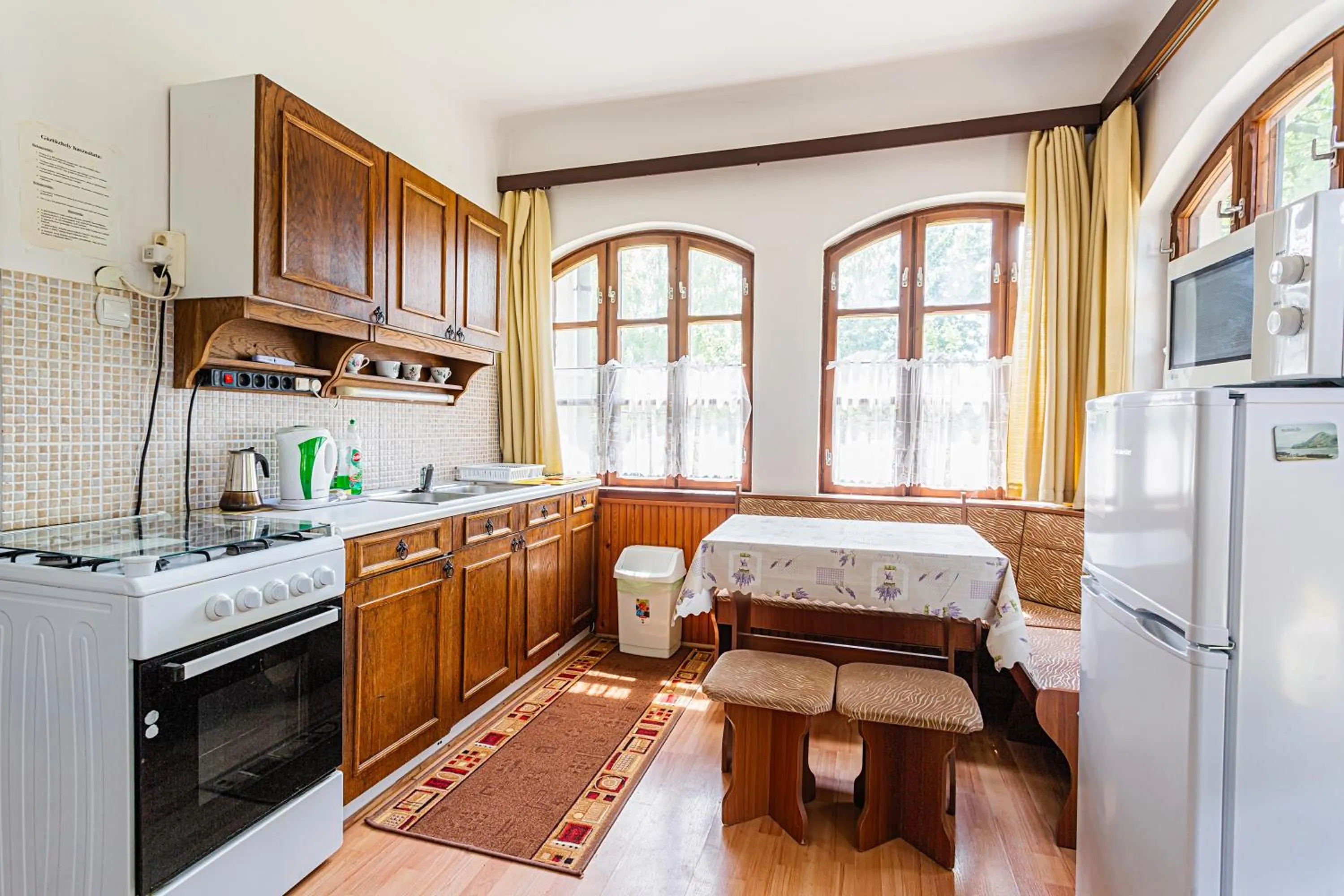 kitchen in Visegrád Vendégház-Apartman