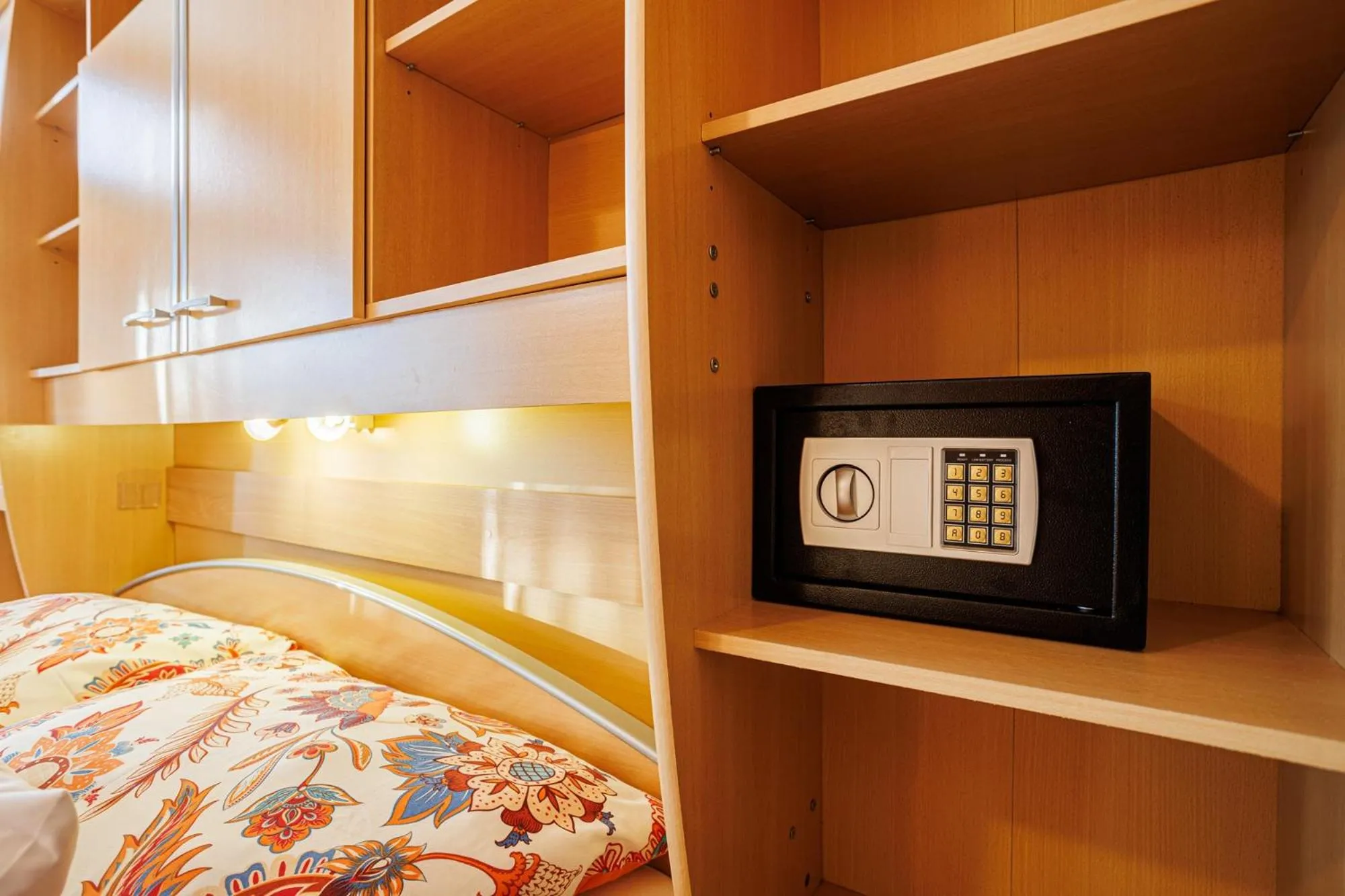 safe, Bed in Visegrád Vendégház-Apartman