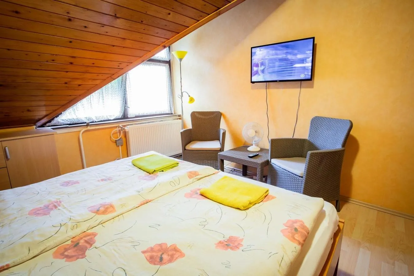 Bedroom, Bed in Visegrád Vendégház-Apartman