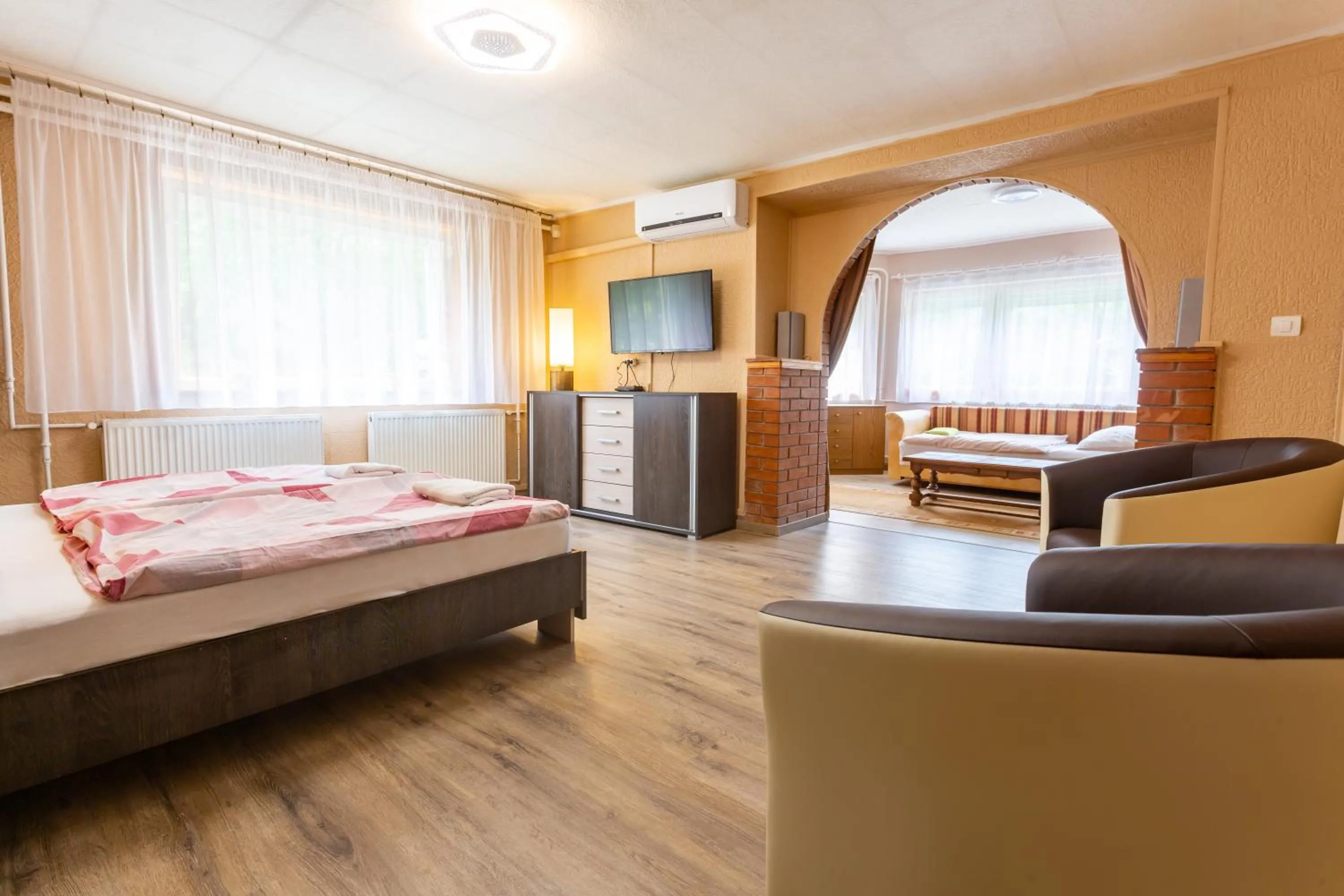 Bedroom, Bed in Visegrád Vendégház-Apartman