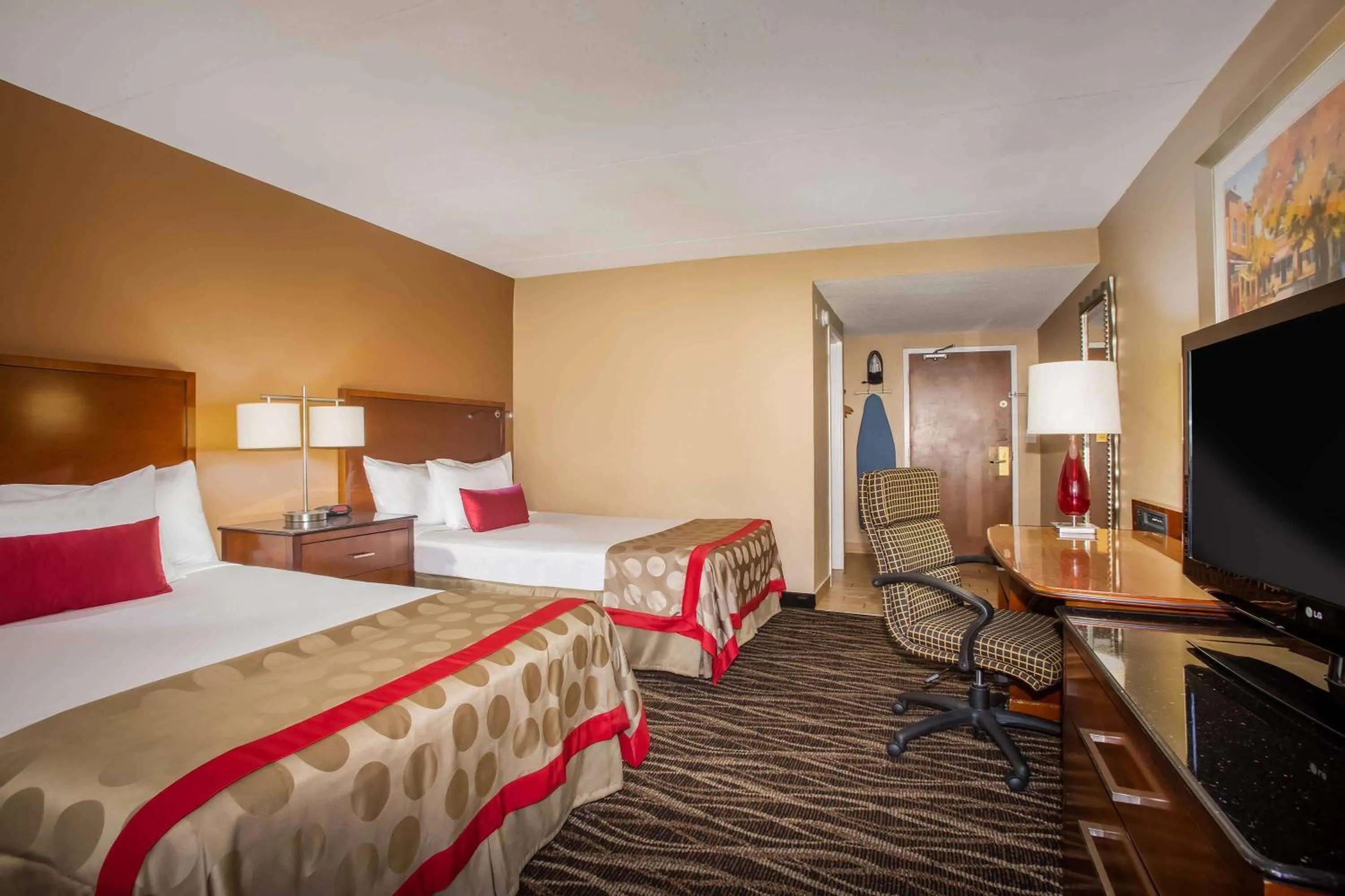 Photo of the whole room, Bed in Ramada by Wyndham Statesville
