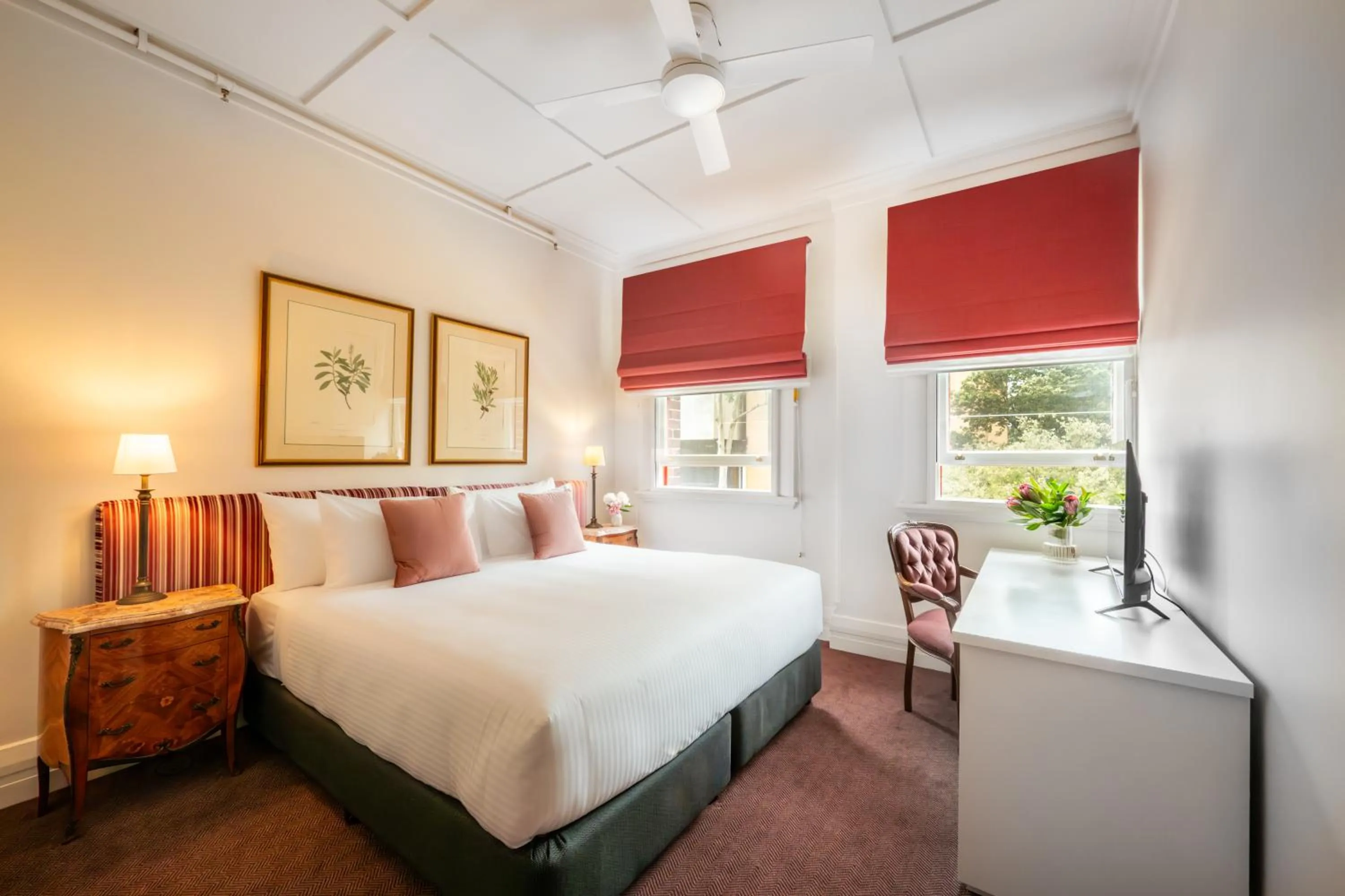 Bedroom, Bed in The Russell Boutique Hotel