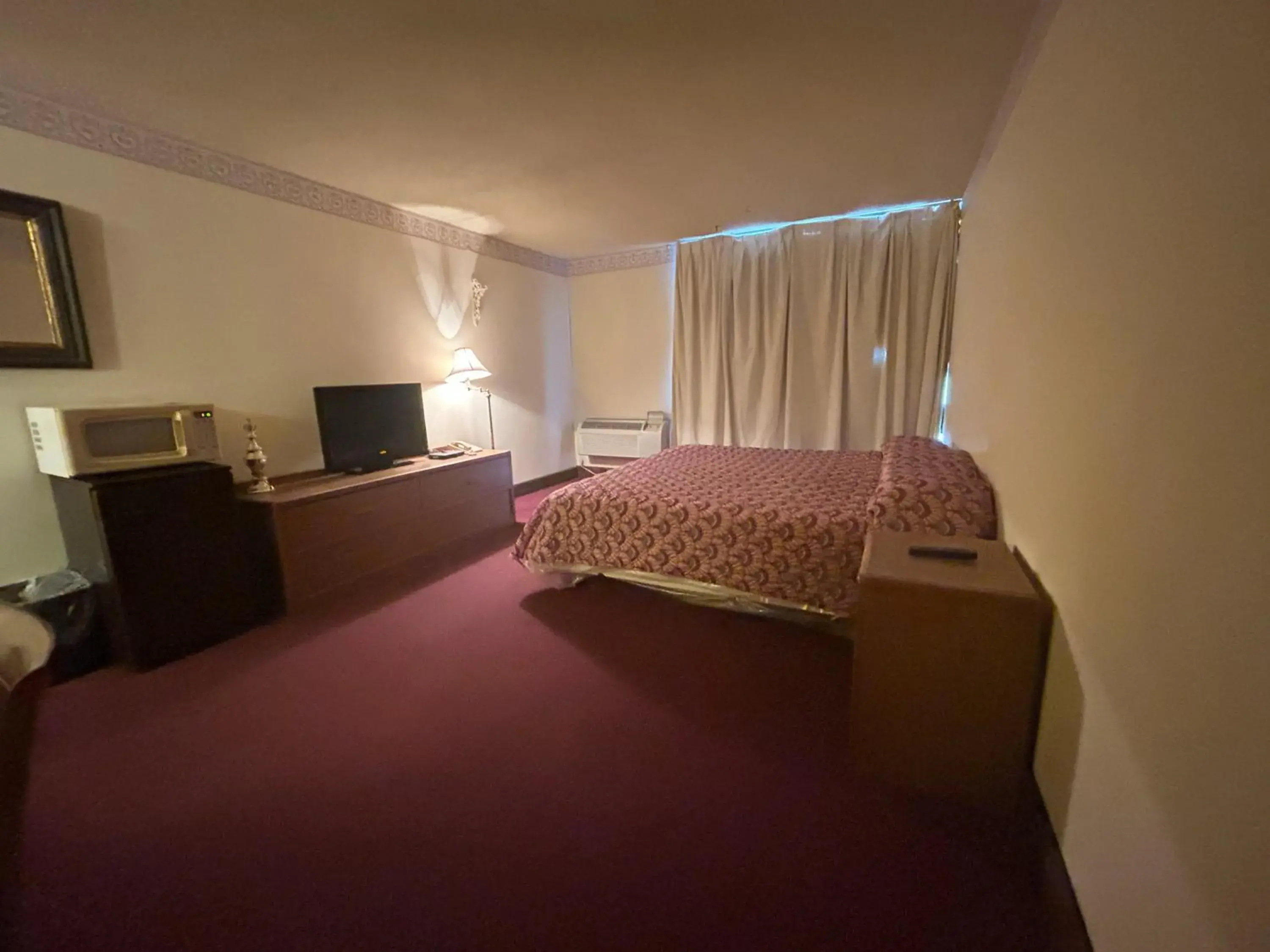 1 QUEEN BED | NSMK in Candlelight Inn by Capital O Scottsbluff 1 QUEEN BED | NSMK in Candlelight Inn by Capital O Scottsbluff