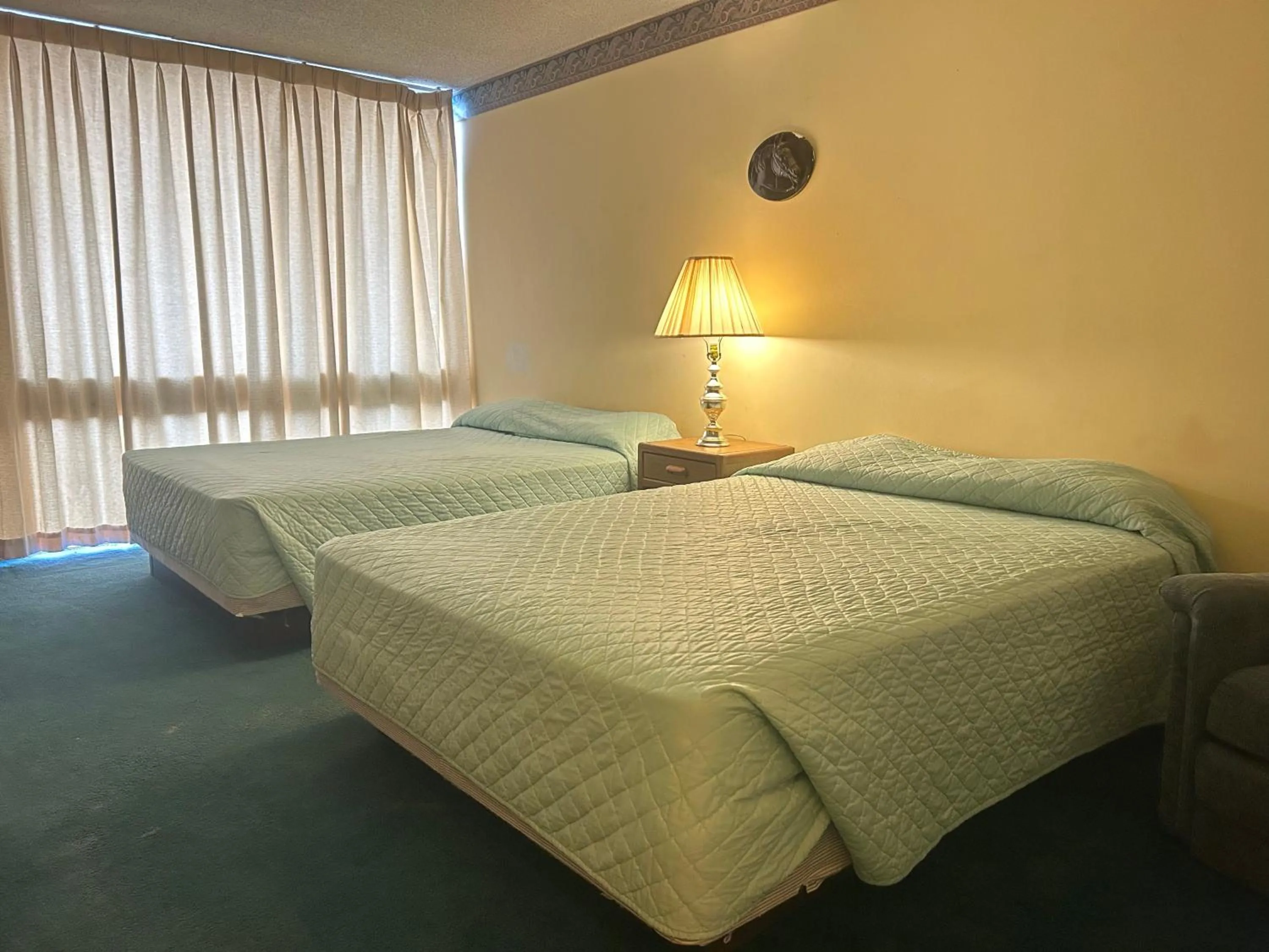 Bedroom, Bed in Candlelight Inn by Capital O Scottsbluff