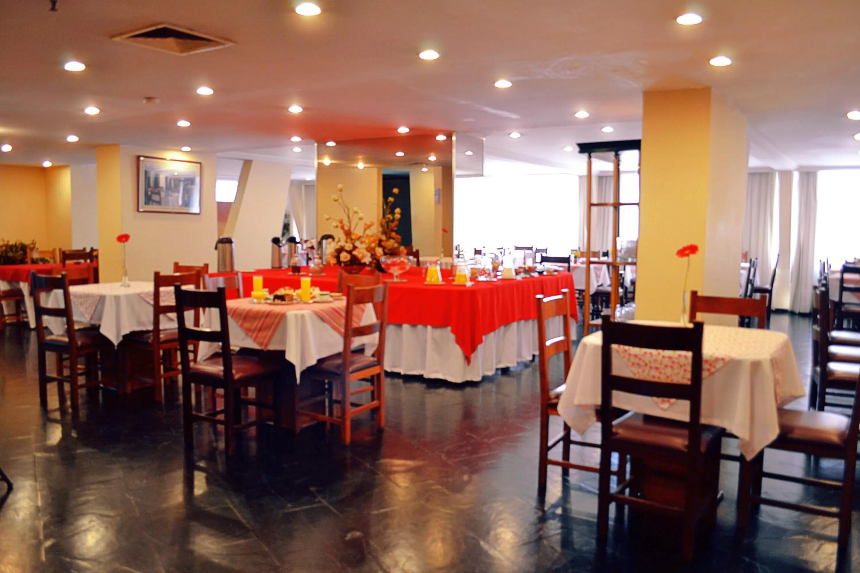 Restaurant/places to eat in Hotel Manduara