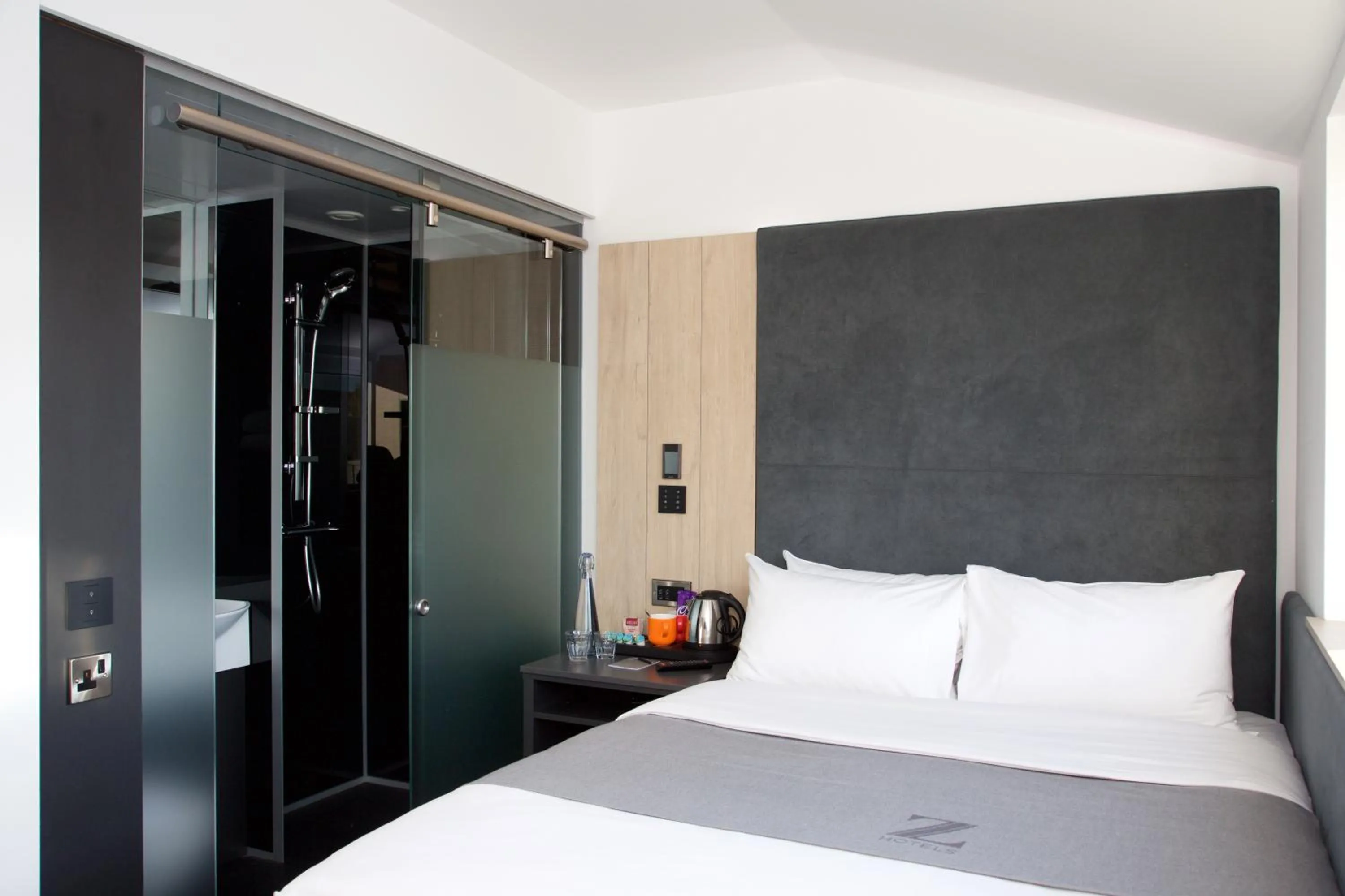 Bathroom, Bed in The Z Hotel Bath