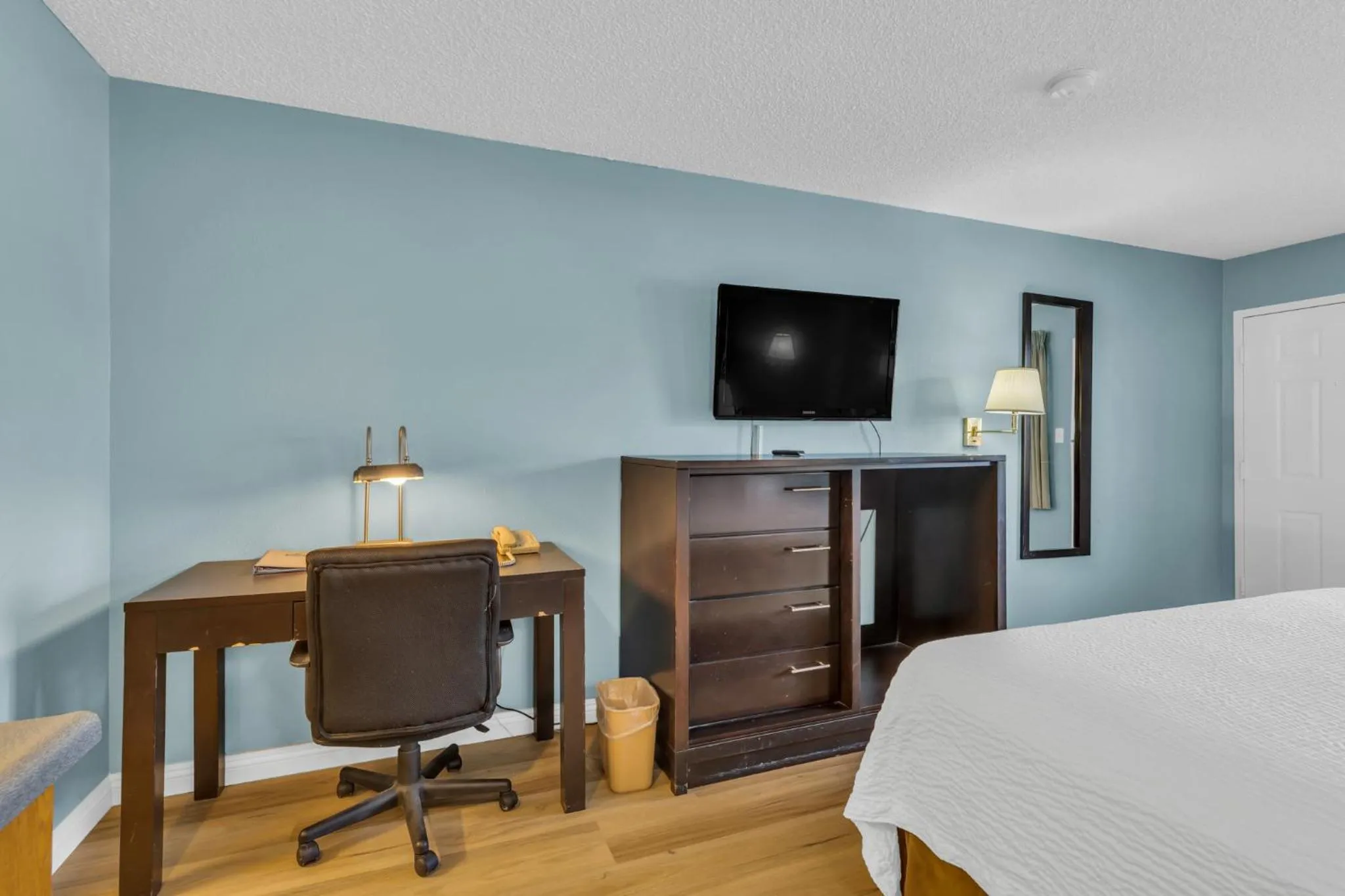 Bedroom, Bed in Days Inn by Wyndham Carson City