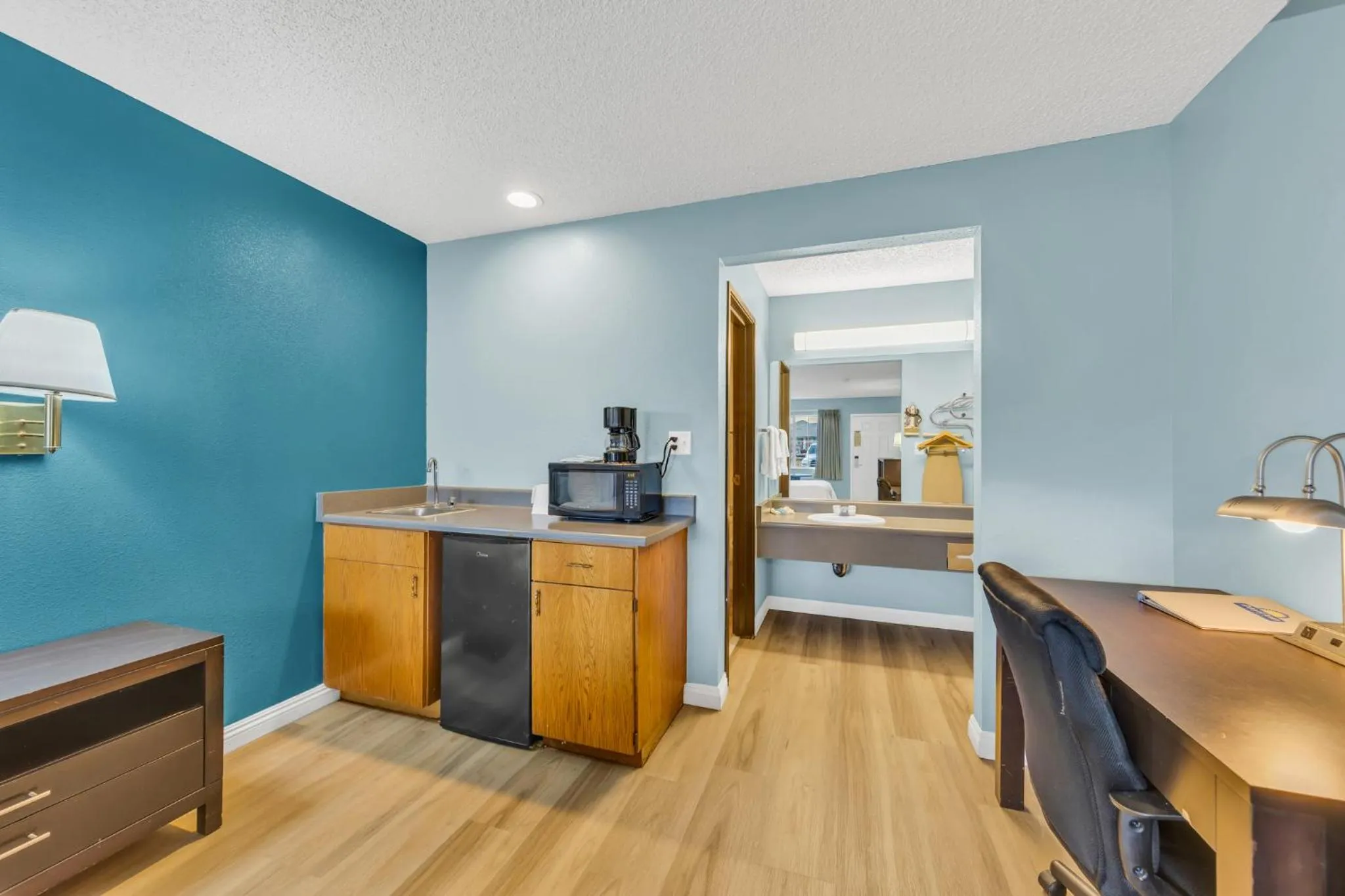 Bedroom in Days Inn by Wyndham Carson City