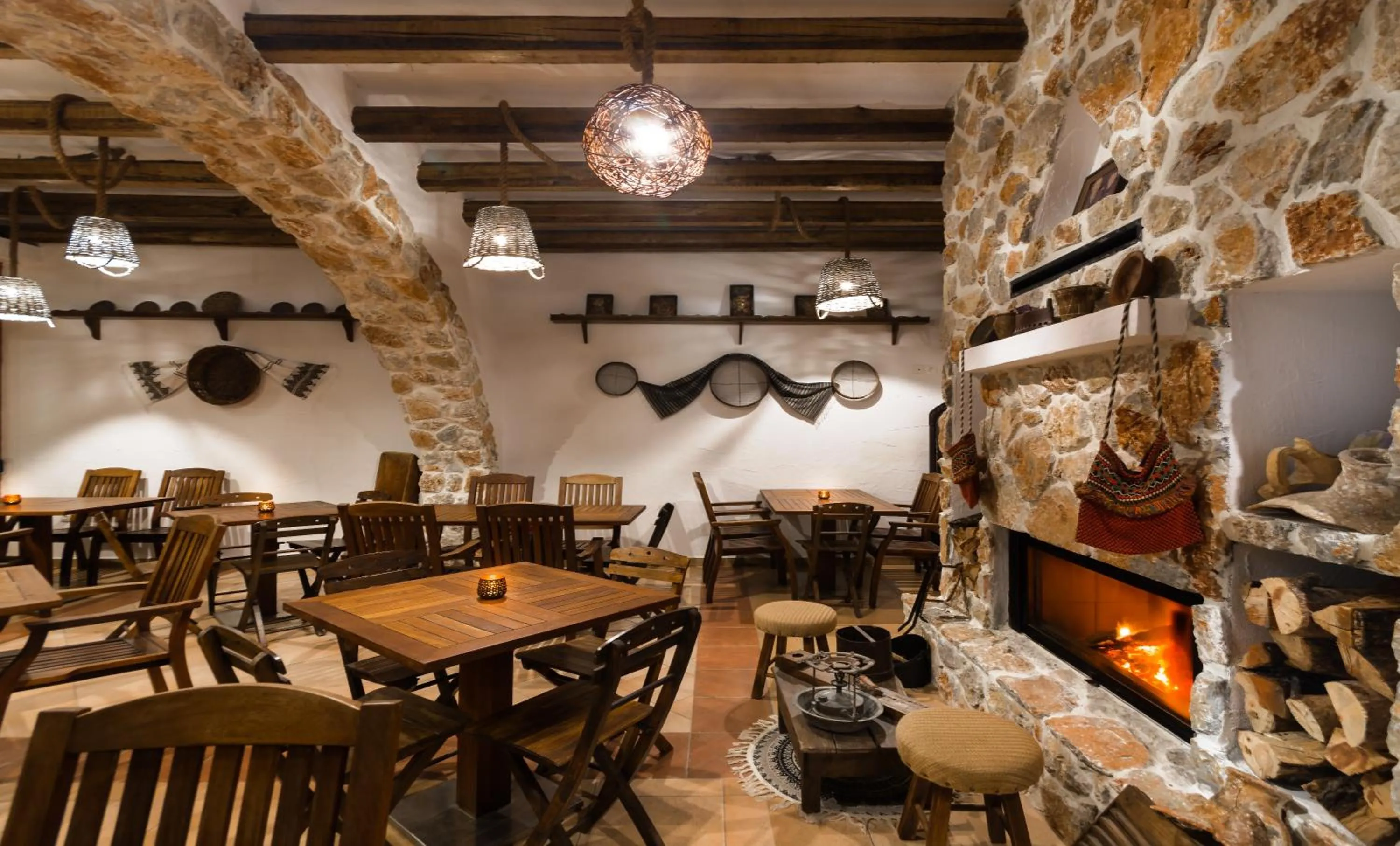 Restaurant/places to eat in Limeri Traditional Guest House