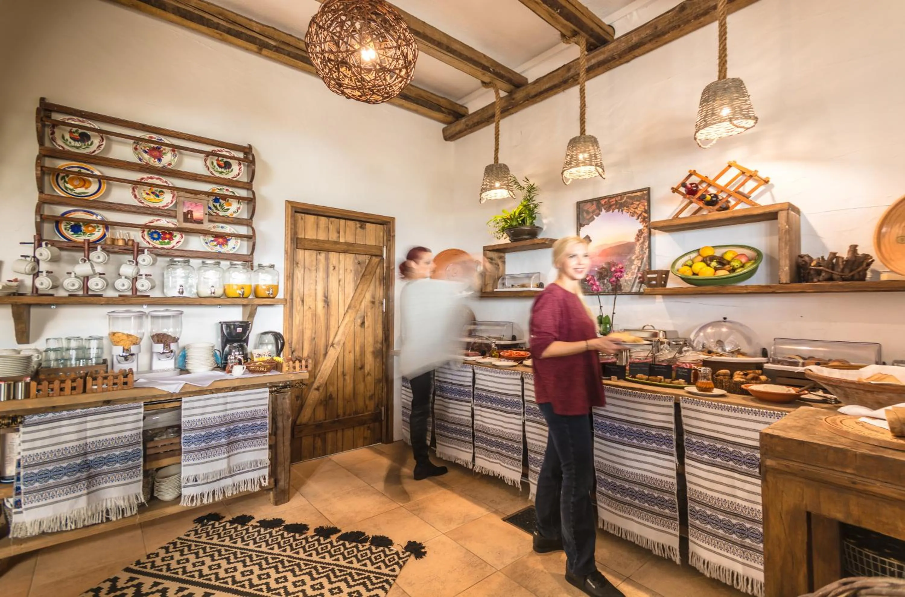 Restaurant/places to eat in Limeri Traditional Guest House