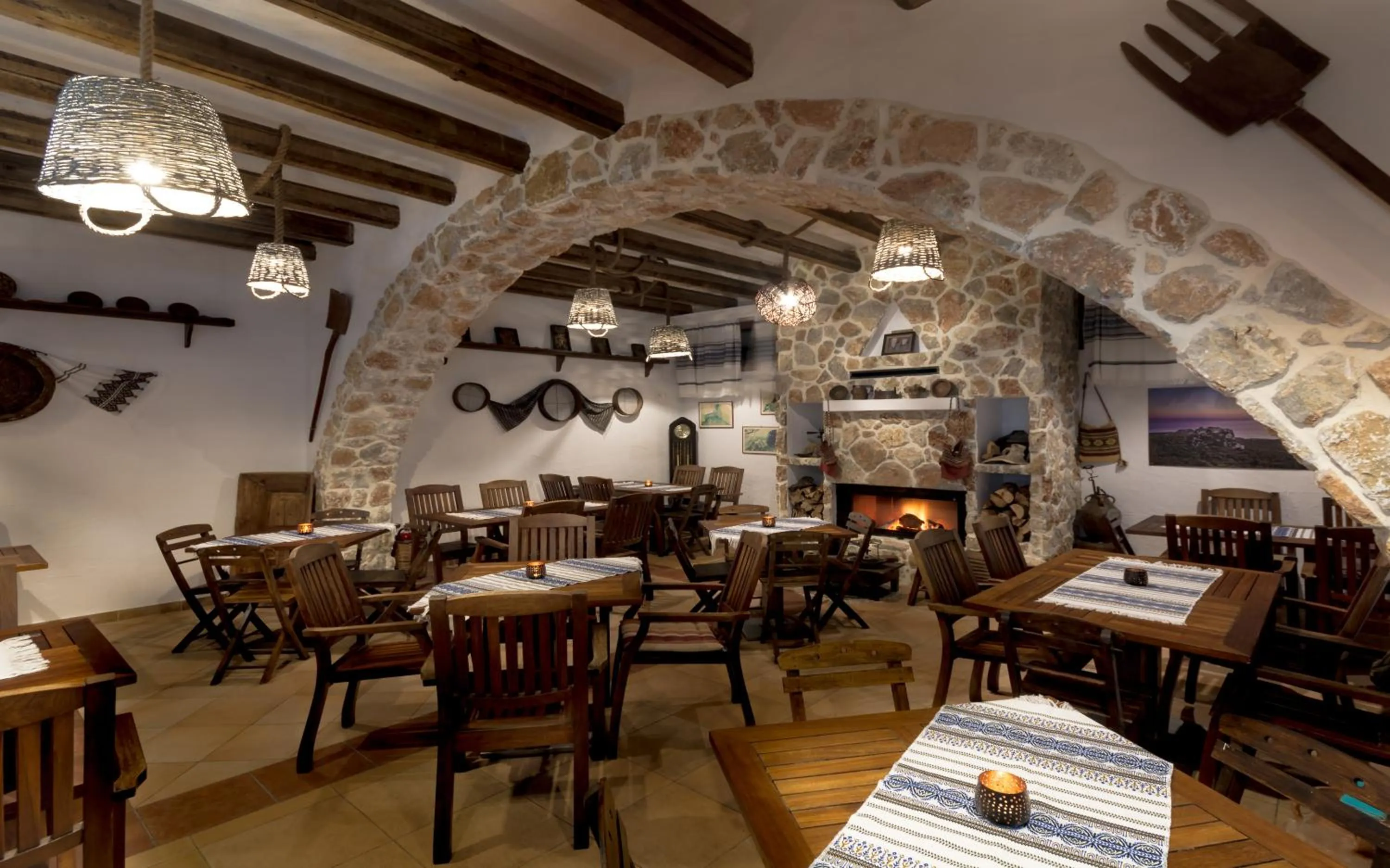 Restaurant/places to eat in Limeri Traditional Guest House