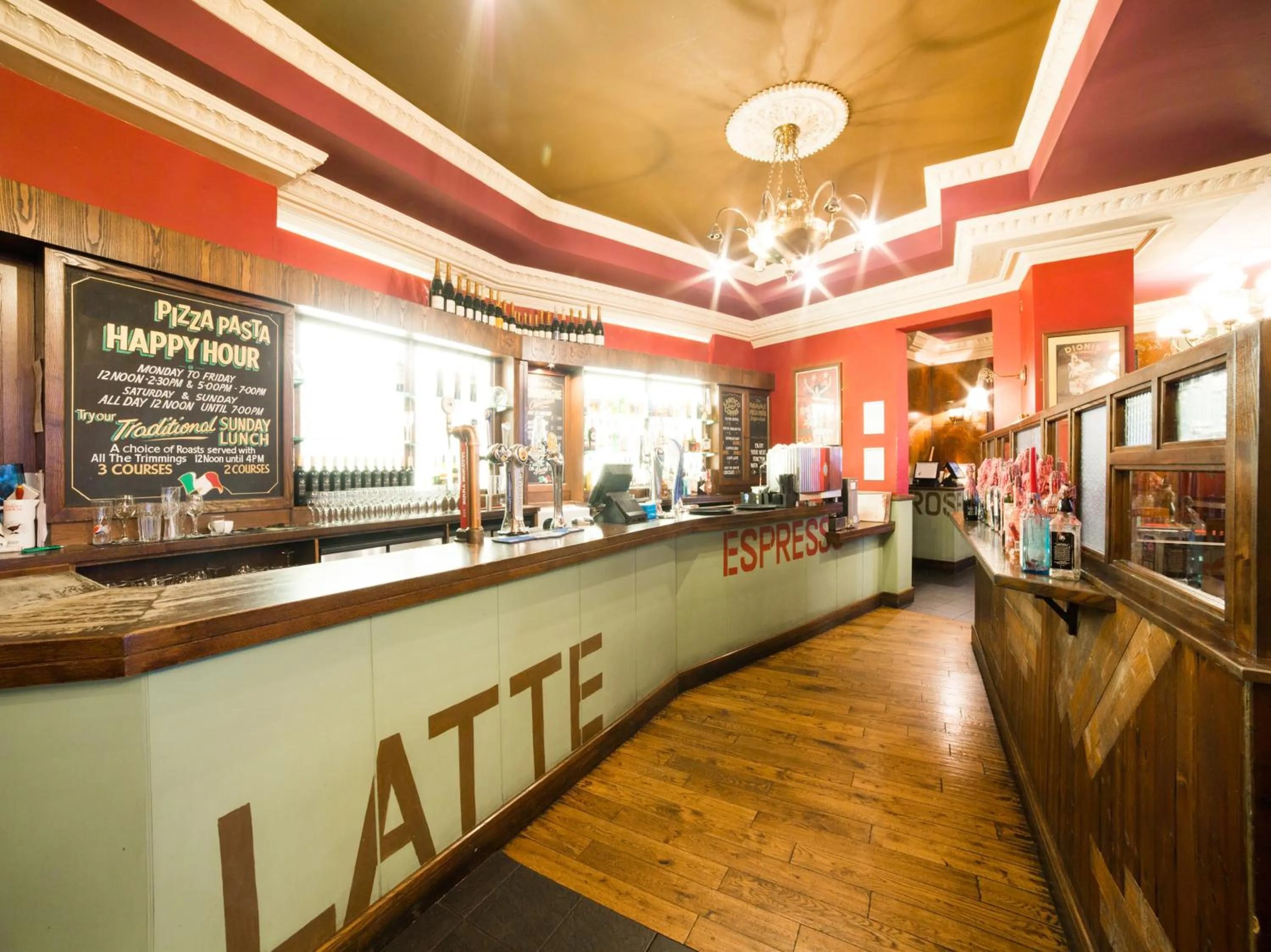 Lounge or bar in OYO Hotel Majestic