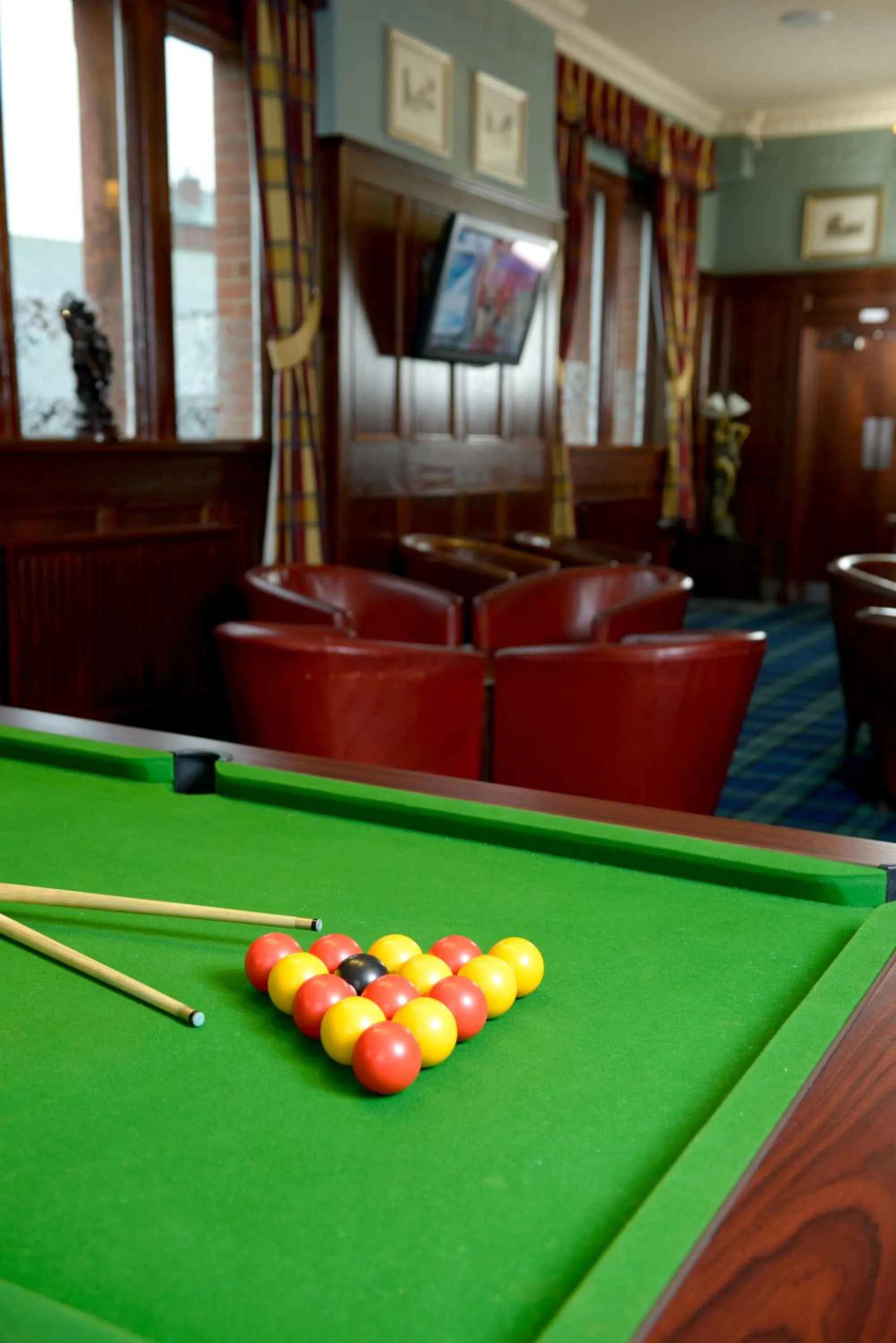 Restaurant/places to eat, Billiards in OYO Hotel Majestic