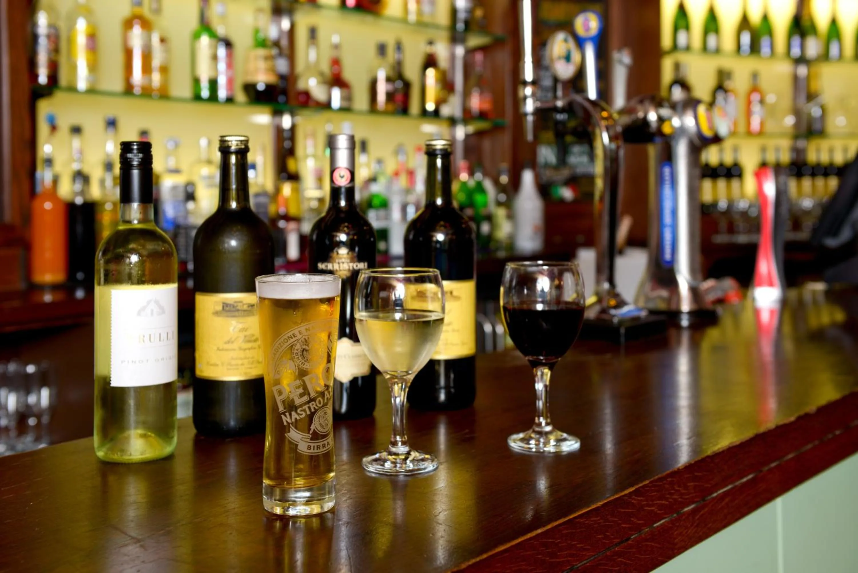 Restaurant/places to eat in OYO Hotel Majestic