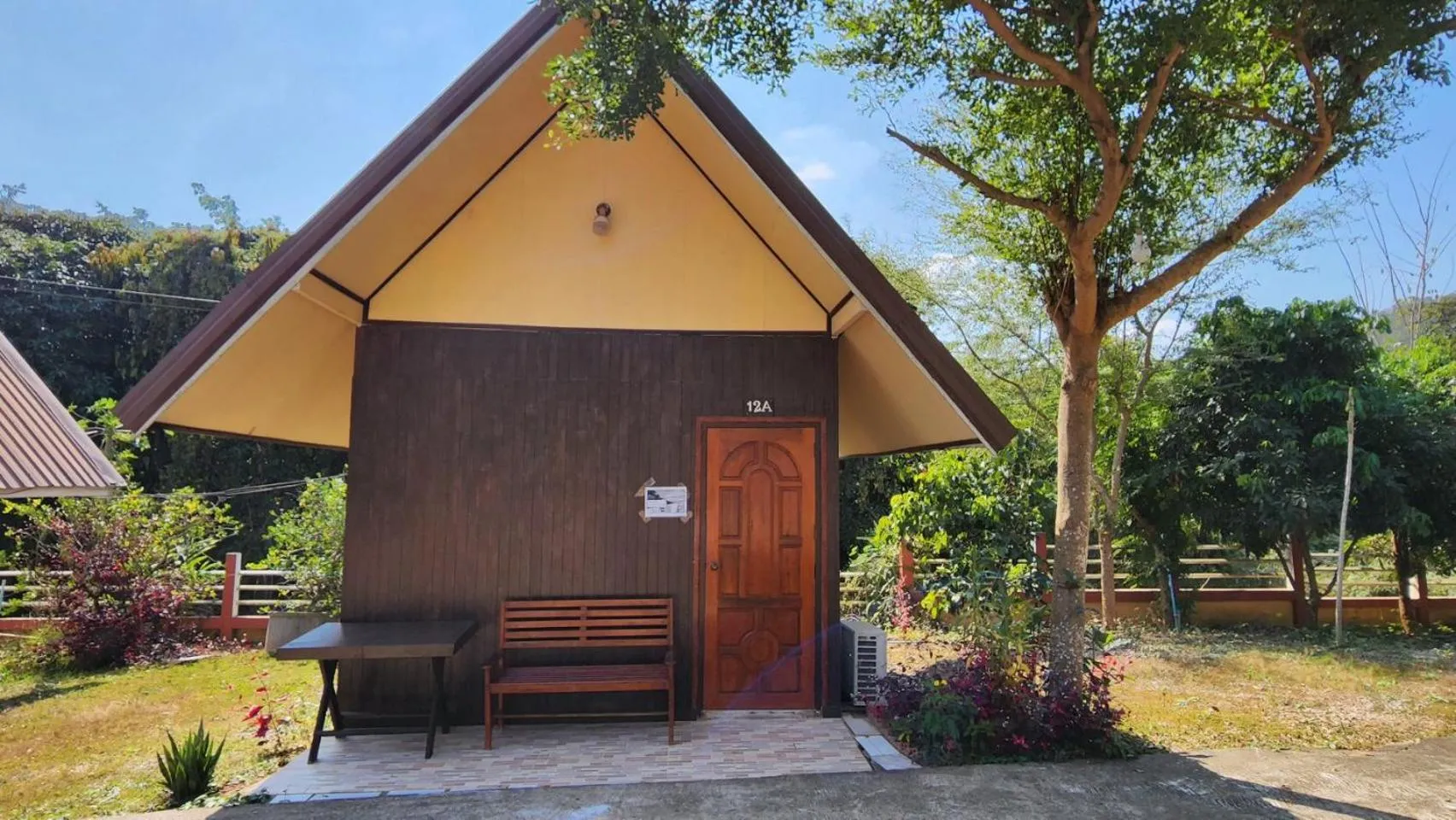 Bansuanphuhong Resort