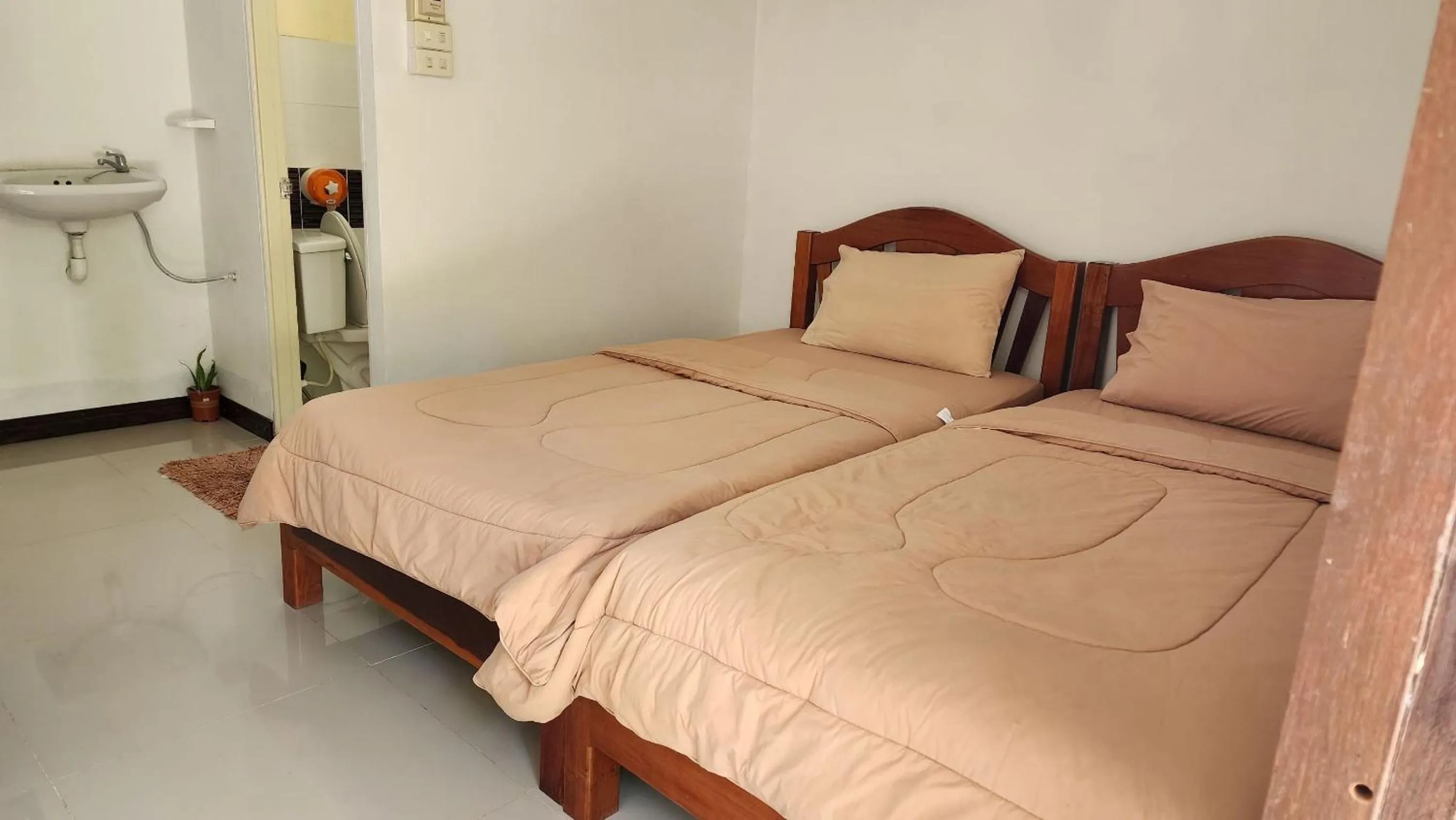 Bed in Bansuanphuhong Resort