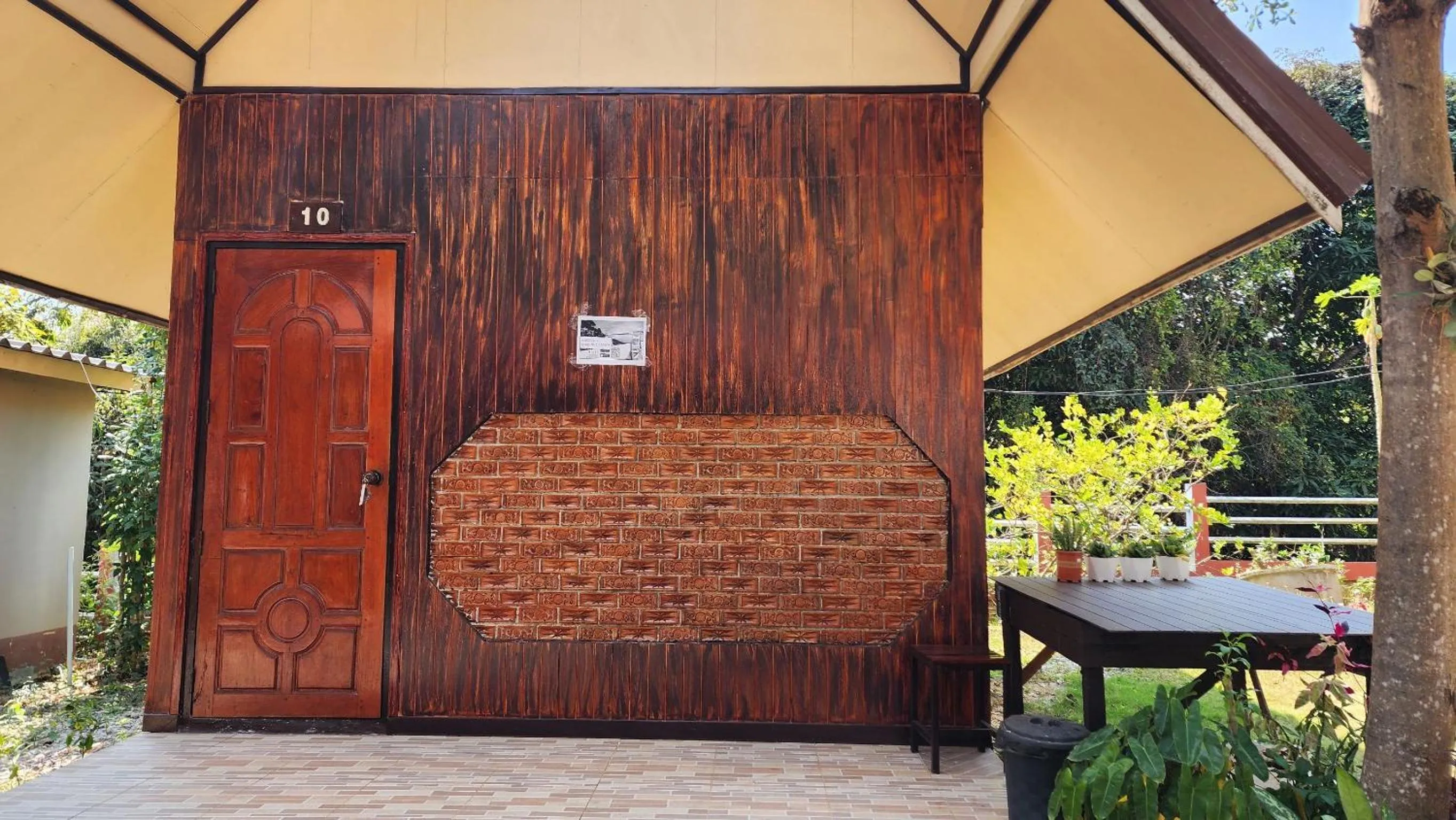 Bansuanphuhong Resort