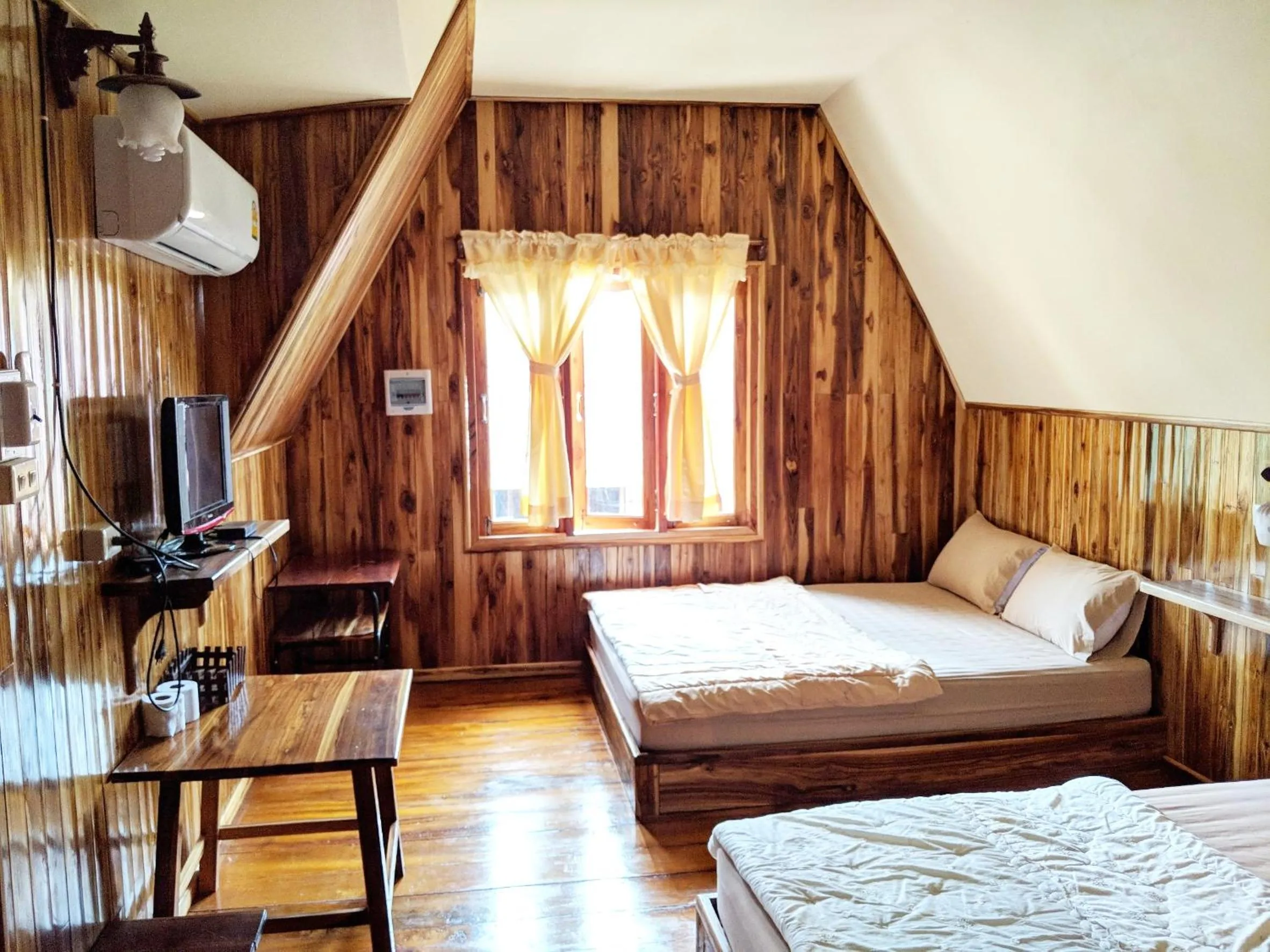 Bed in Bansuanphuhong Resort