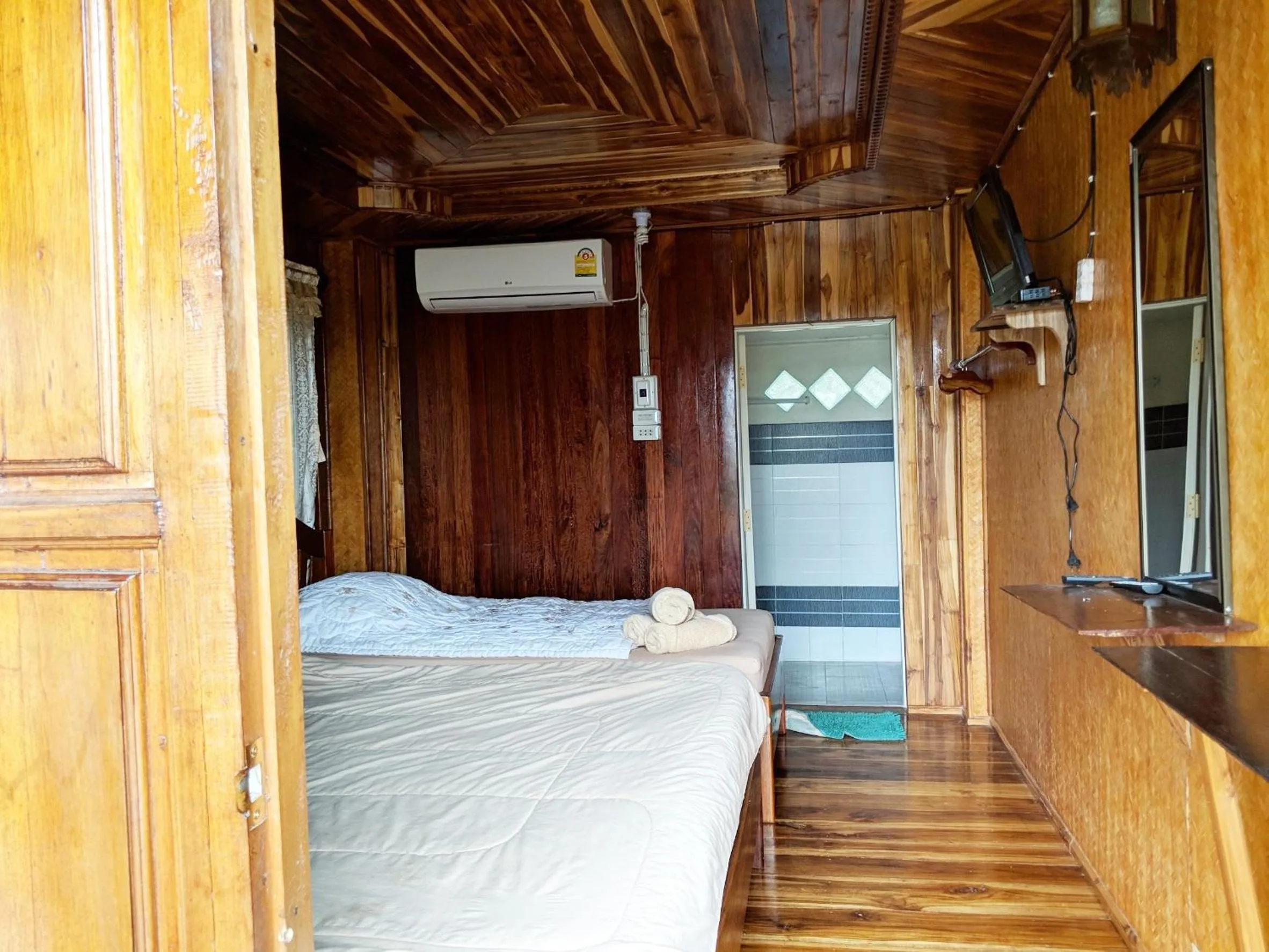 Bed in Bansuanphuhong Resort