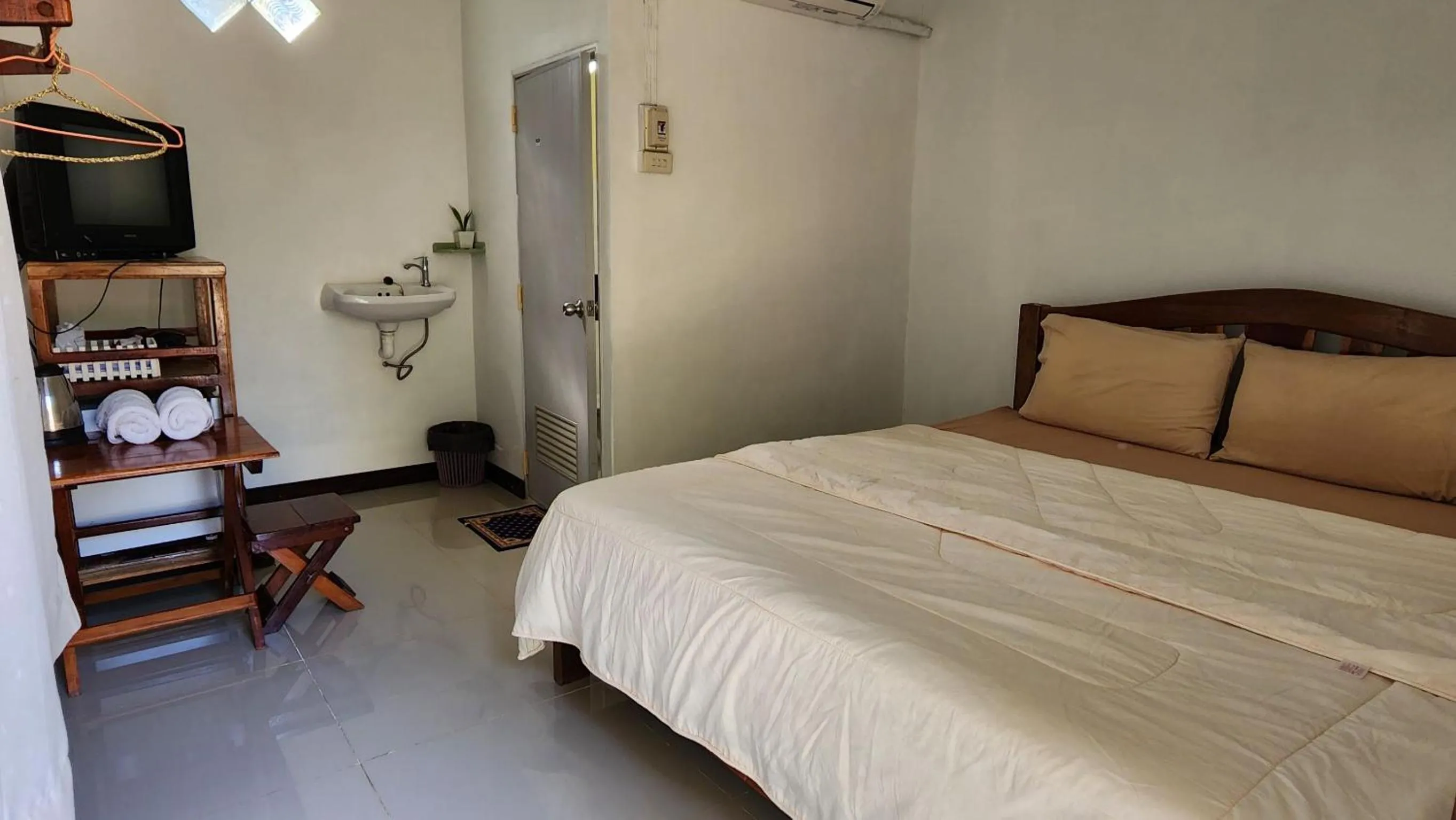 Bed in Bansuanphuhong Resort