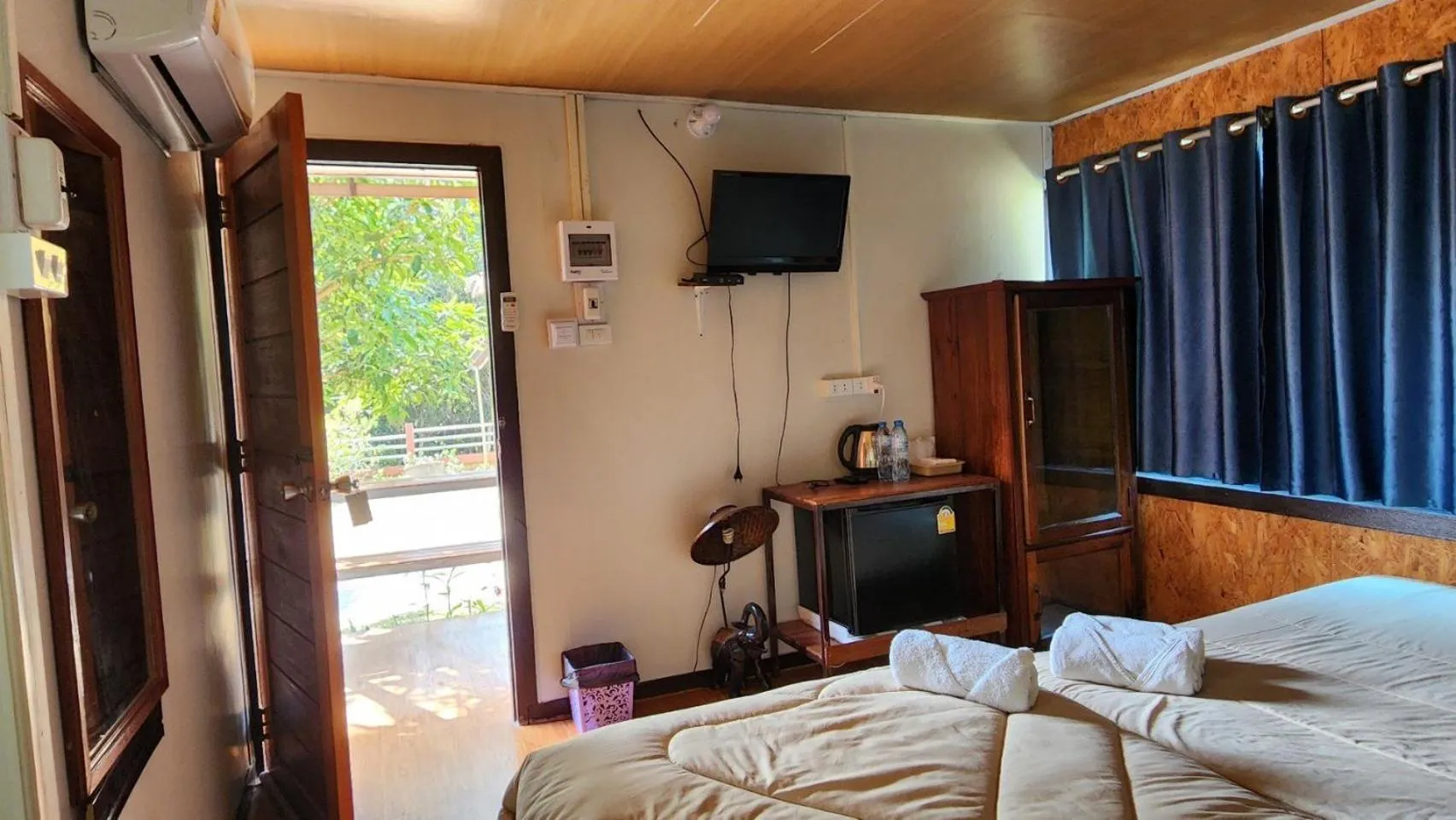 Bed in Bansuanphuhong Resort