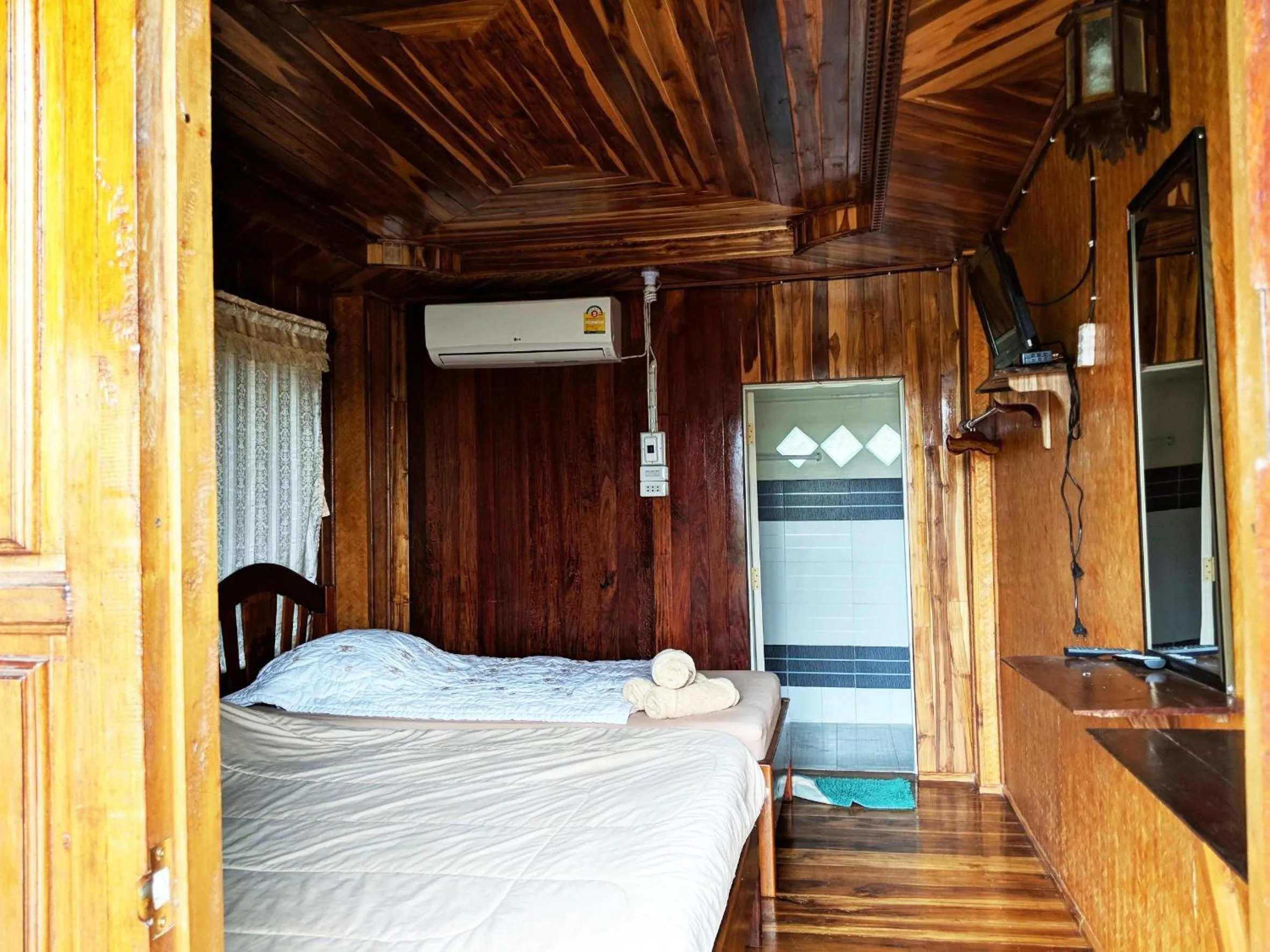 Bed in Bansuanphuhong Resort