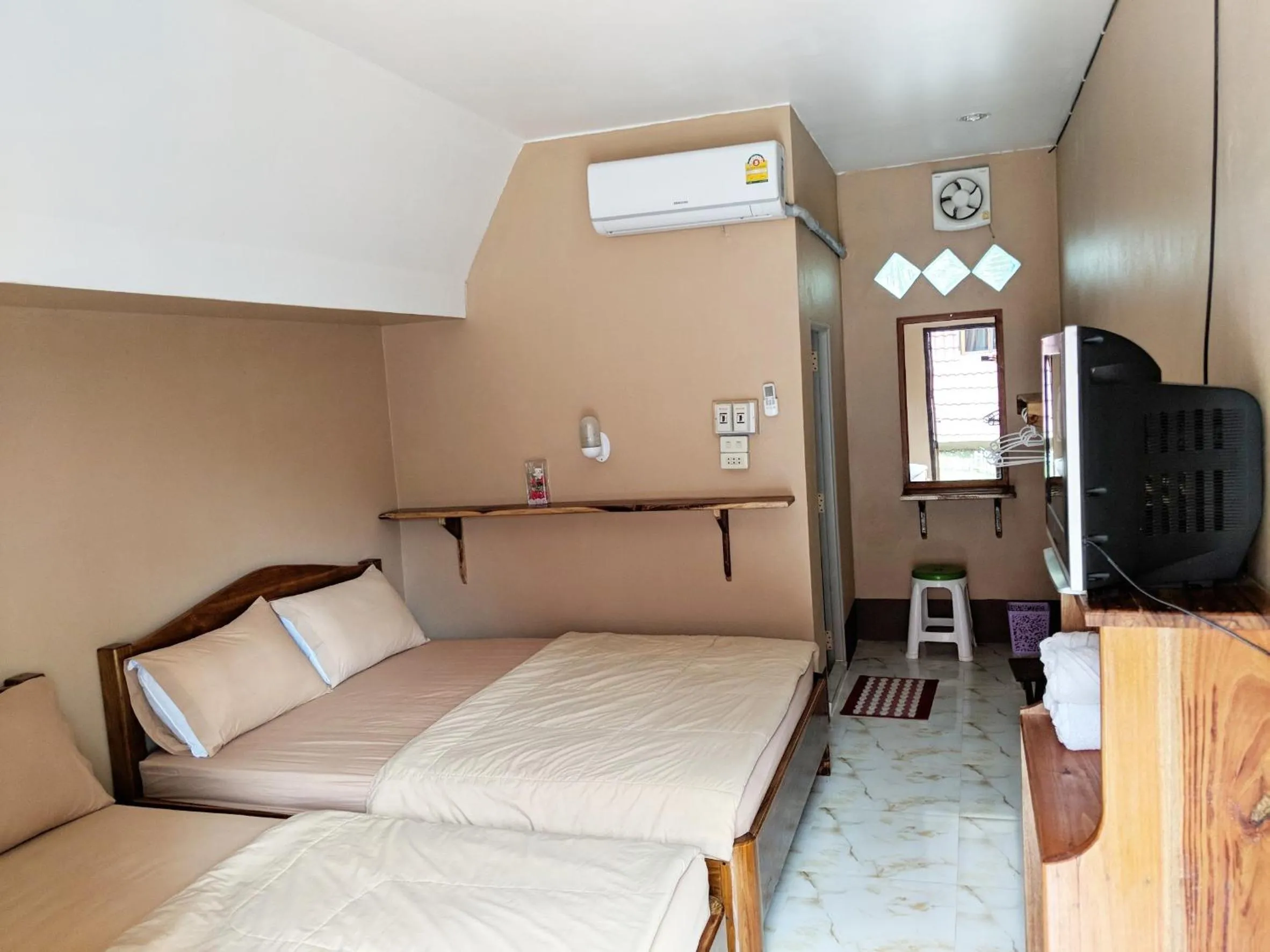 Bed in Bansuanphuhong Resort